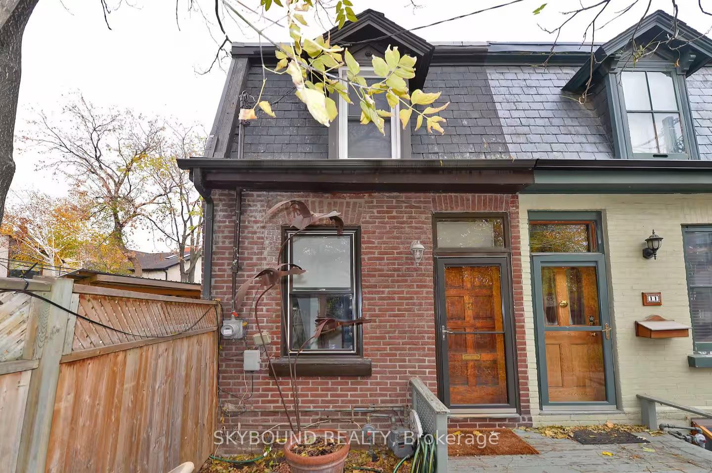 Photo 1 of 12 Ashby Place, Toronto, Moss Park — HOMEH