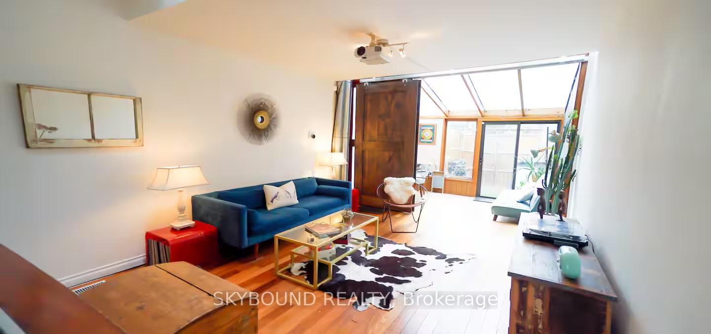 Photo 2 of 12 Ashby Place, Toronto, Moss Park — HOMEH