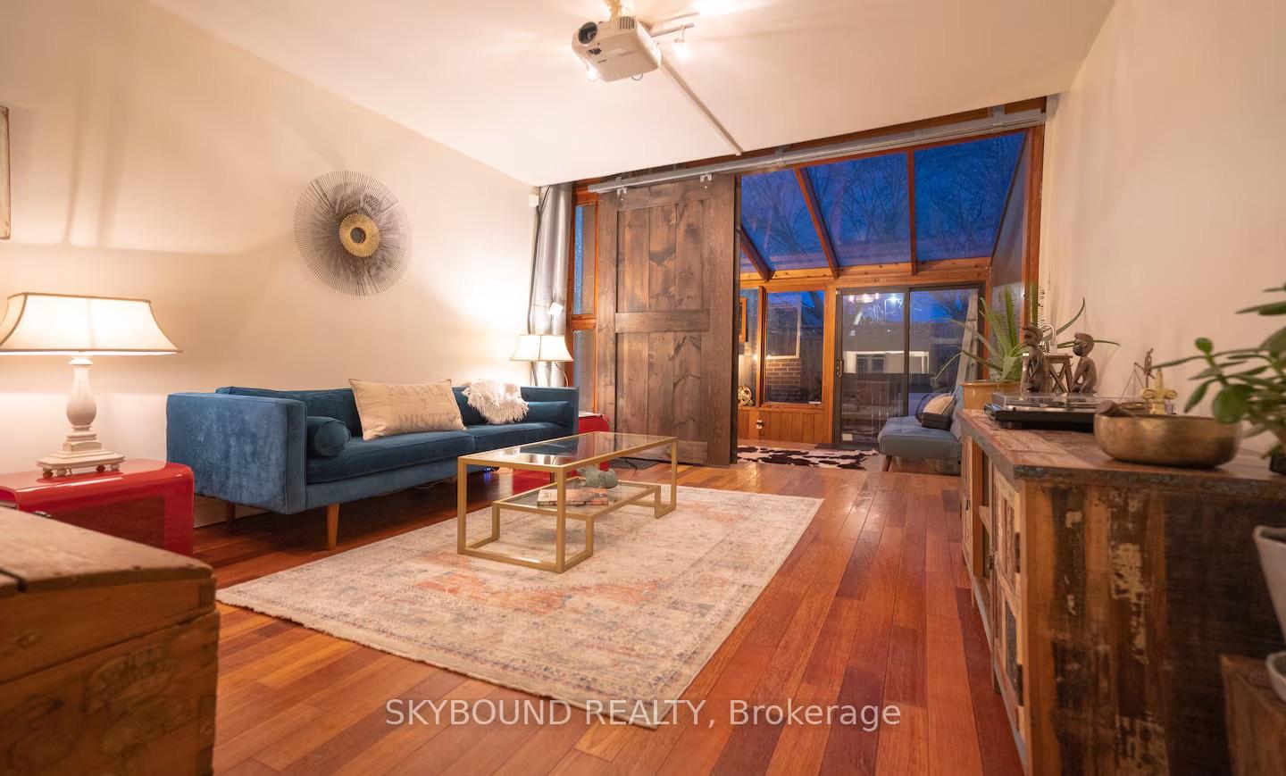 Photo 3 of 12 Ashby Place, Toronto, Moss Park — HOMEH