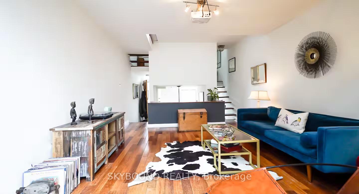 Photo 4 of 12 Ashby Place, Toronto, Moss Park — HOMEH