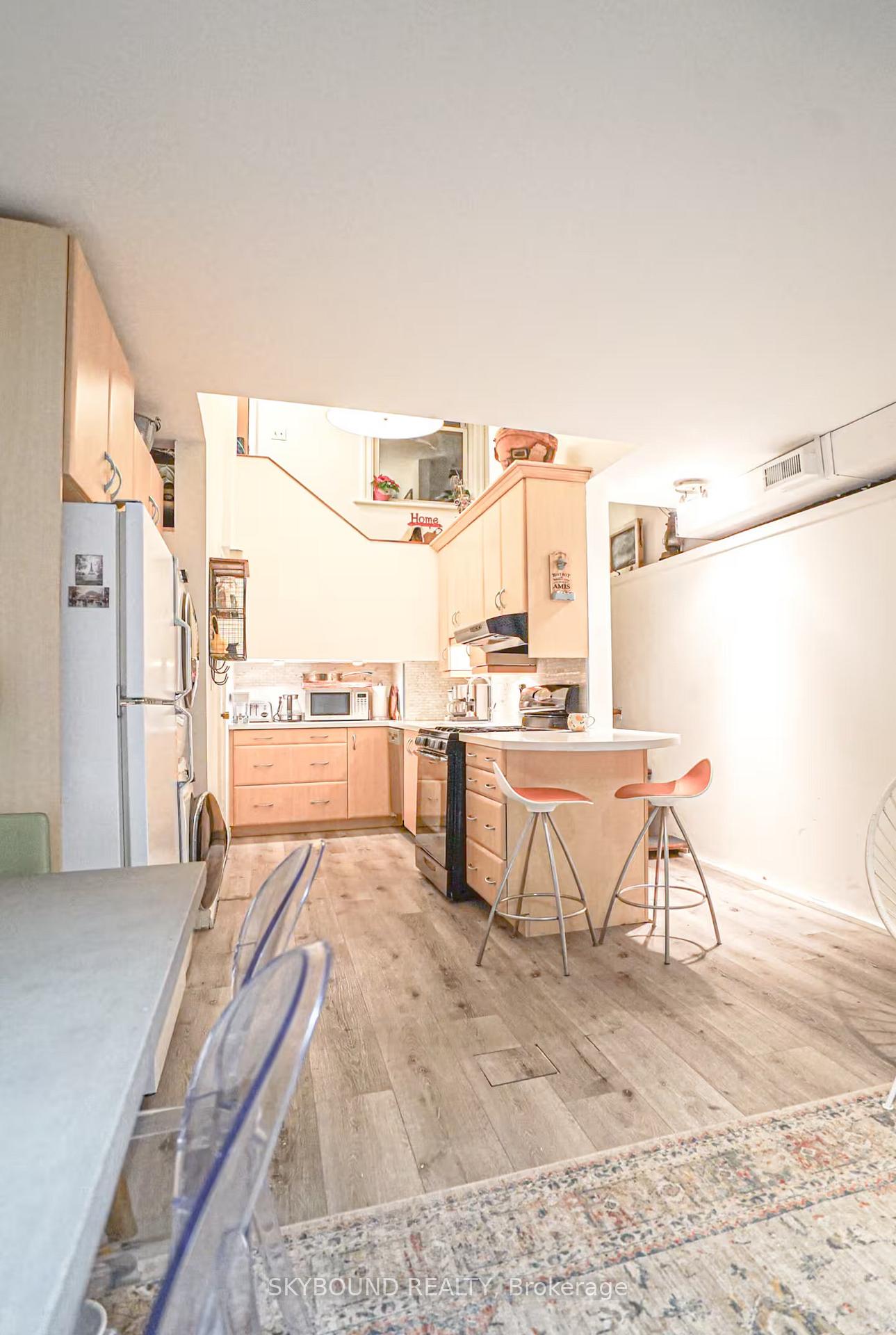 Photo 7 of 12 Ashby Place, Toronto, Moss Park — HOMEH