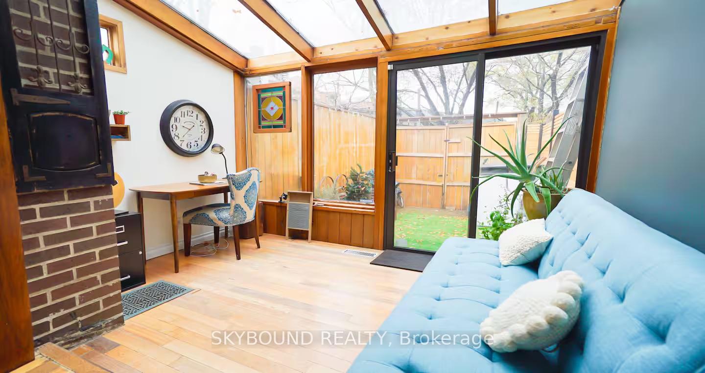 Photo 8 of 12 Ashby Place, Toronto, Moss Park — HOMEH