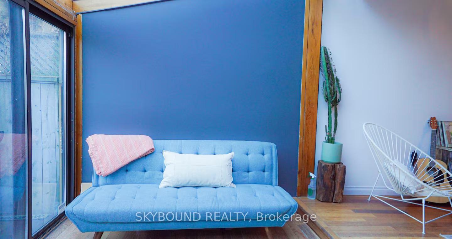 Photo 9 of 12 Ashby Place, Toronto, Moss Park — HOMEH