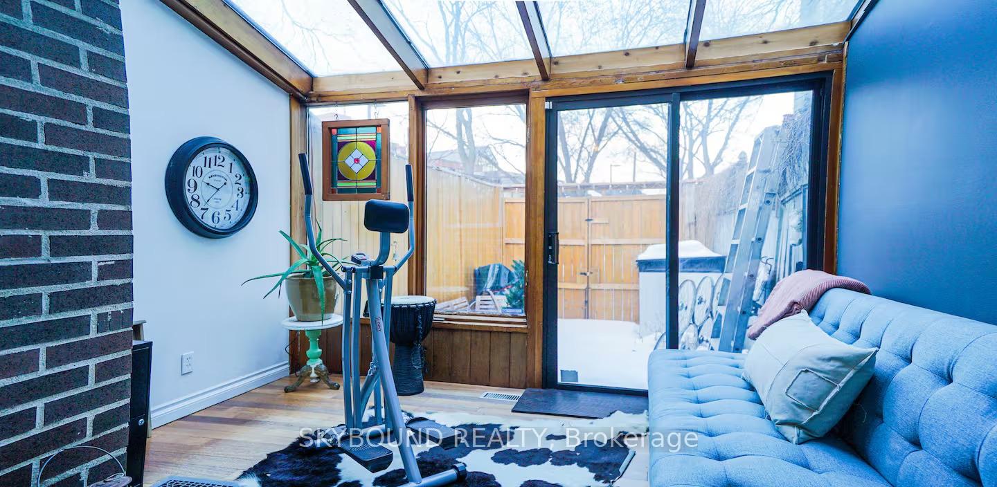 Photo 10 of 12 Ashby Place, Toronto, Moss Park — HOMEH