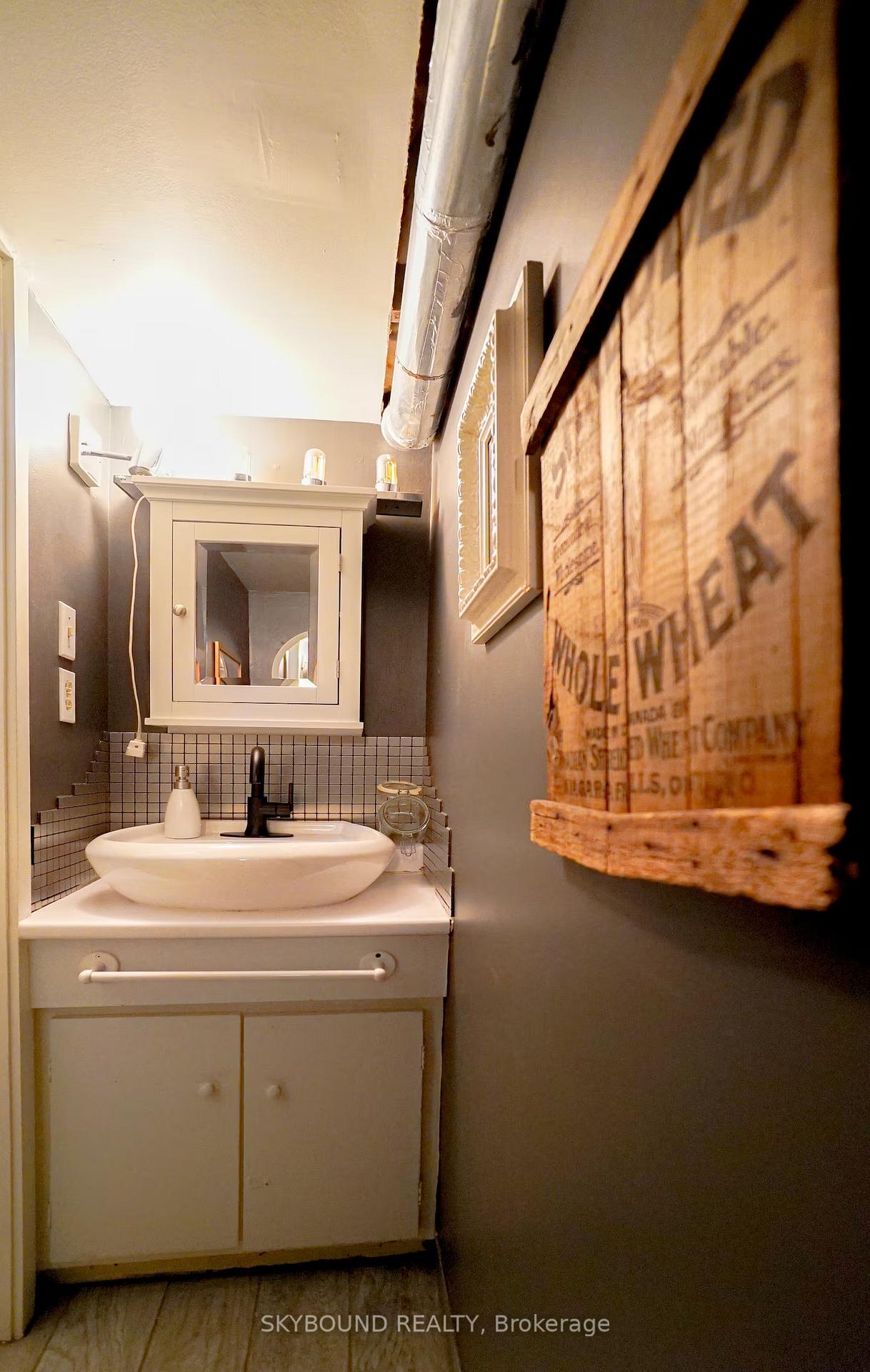 Photo 15 of 12 Ashby Place, Toronto, Moss Park — HOMEH
