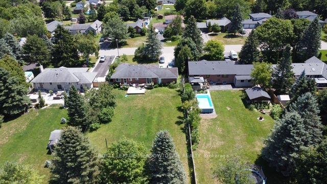 Photo 2 of 26 Davis Drive, Caledon, Alton — HOMEH