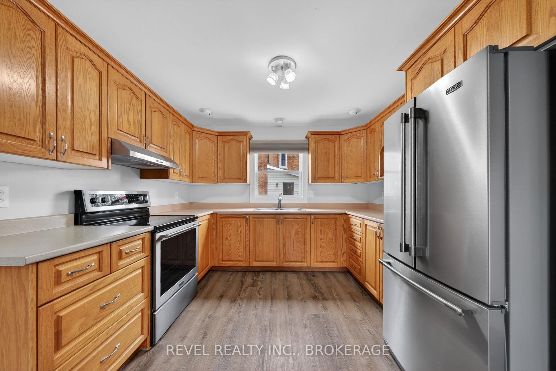 Photo 15 of 38 Bennett Street, Brockville, Brockville — HOMEH