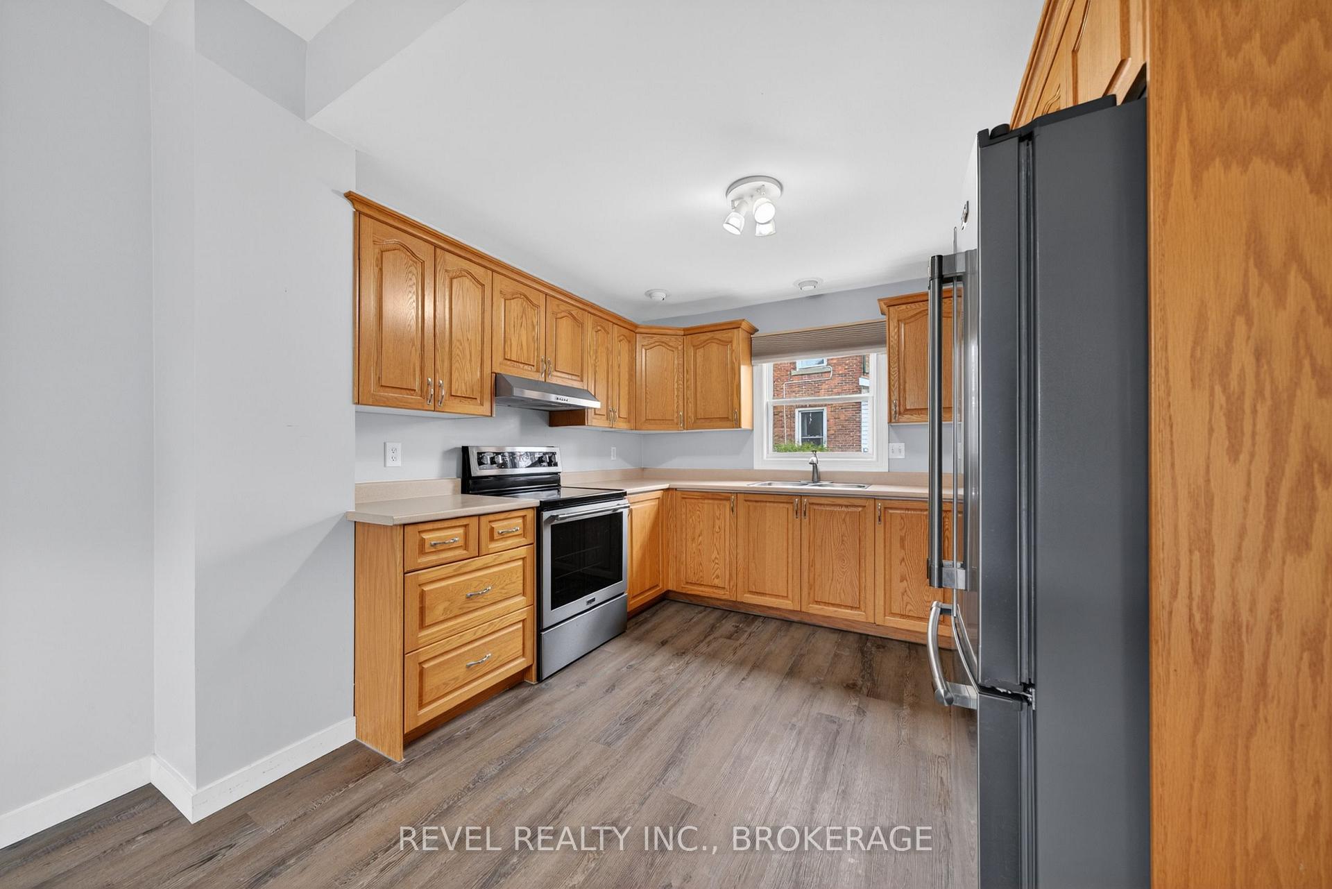 Photo 16 of 38 Bennett Street, Brockville, Brockville — HOMEH