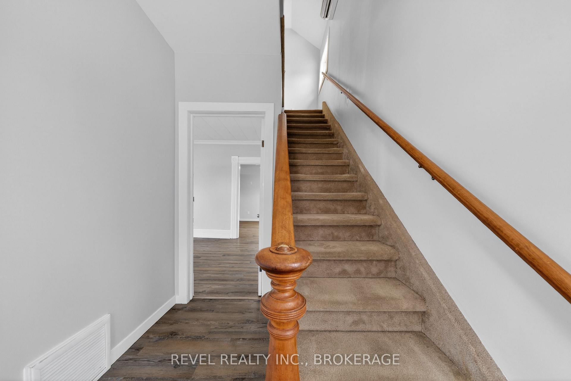 Photo 17 of 38 Bennett Street, Brockville, Brockville — HOMEH