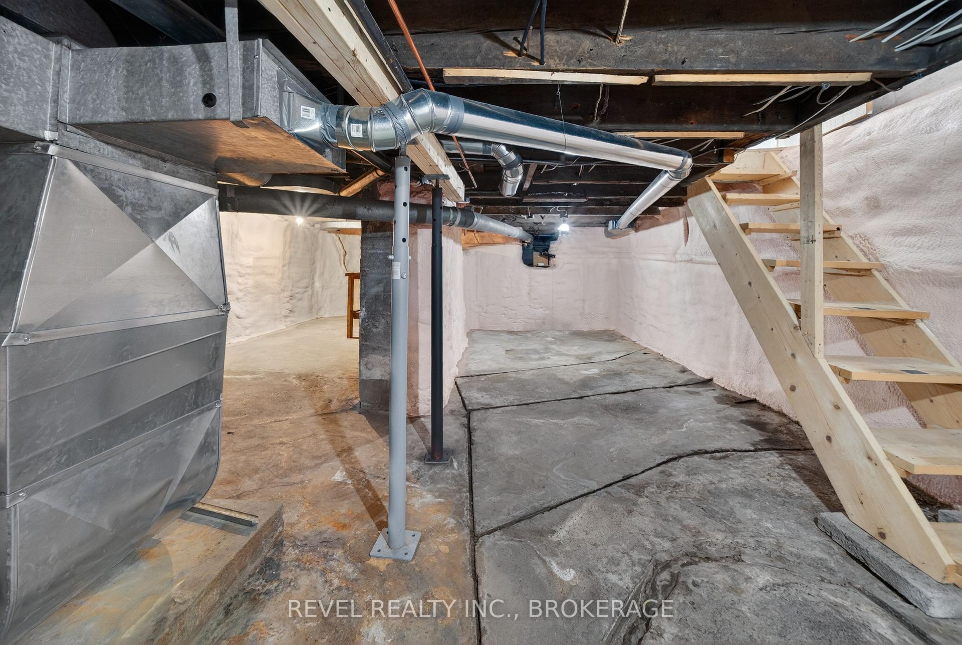 Photo 19 of 38 Bennett Street, Brockville, Brockville — HOMEH