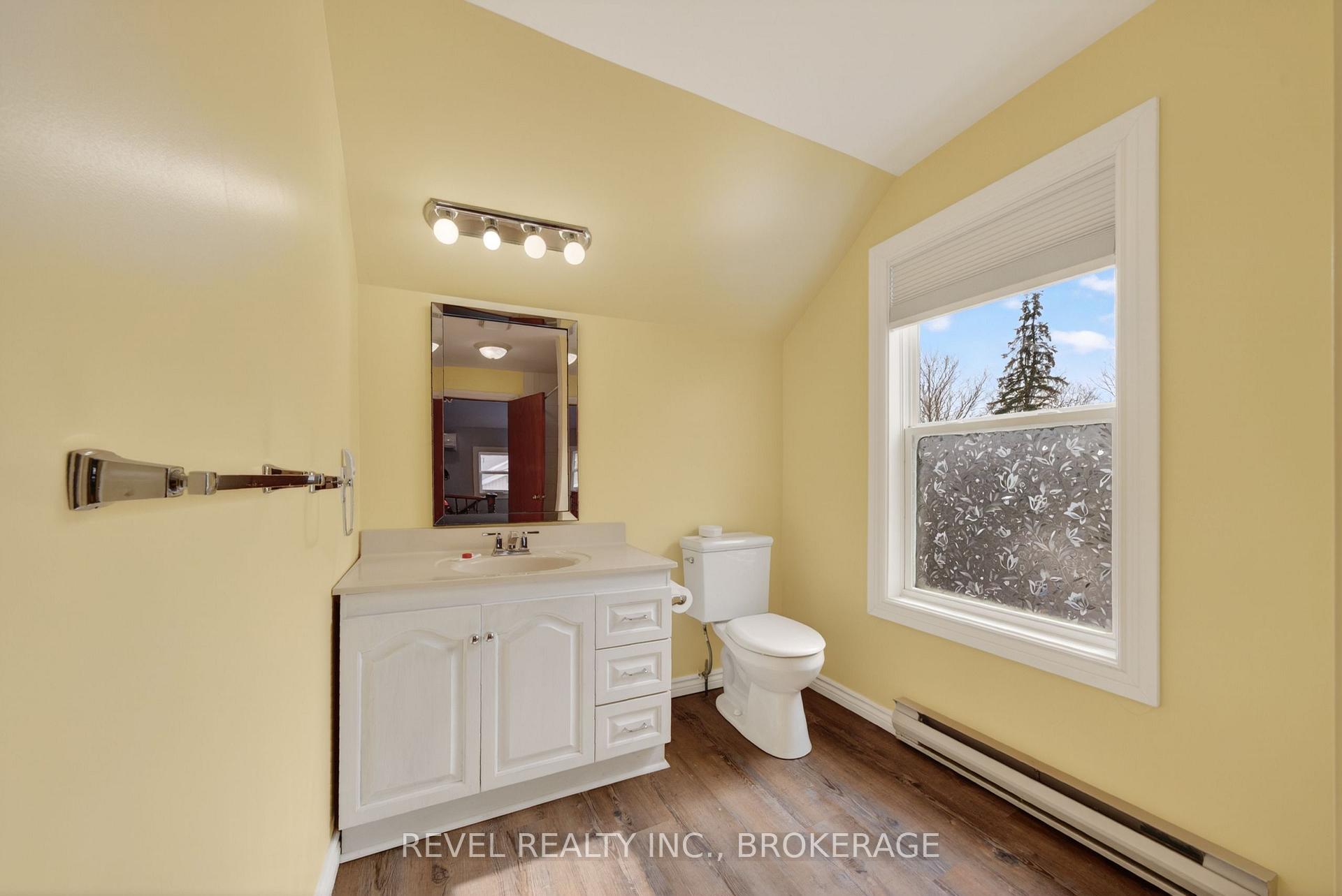 Photo 24 of 38 Bennett Street, Brockville, Brockville — HOMEH