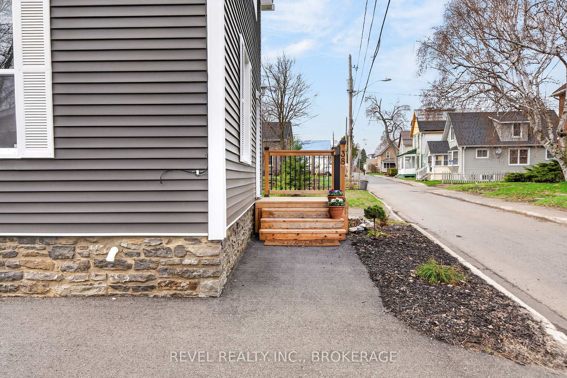 Photo 28 of 38 Bennett Street, Brockville, Brockville — HOMEH