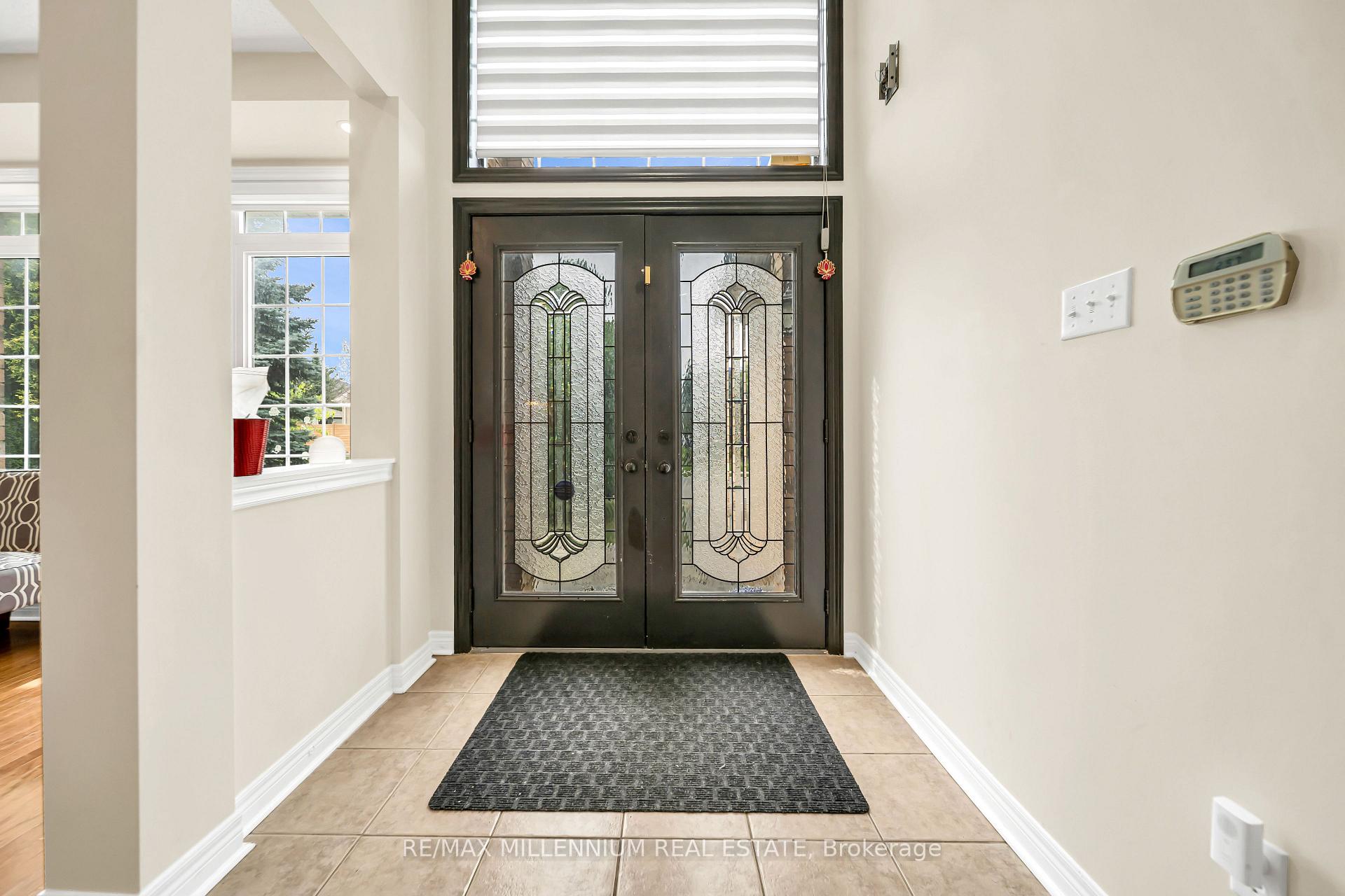 Photo 4 of 161 Julia Valentia Avenue, Vaughan, Sonoma Heights — HOMEH