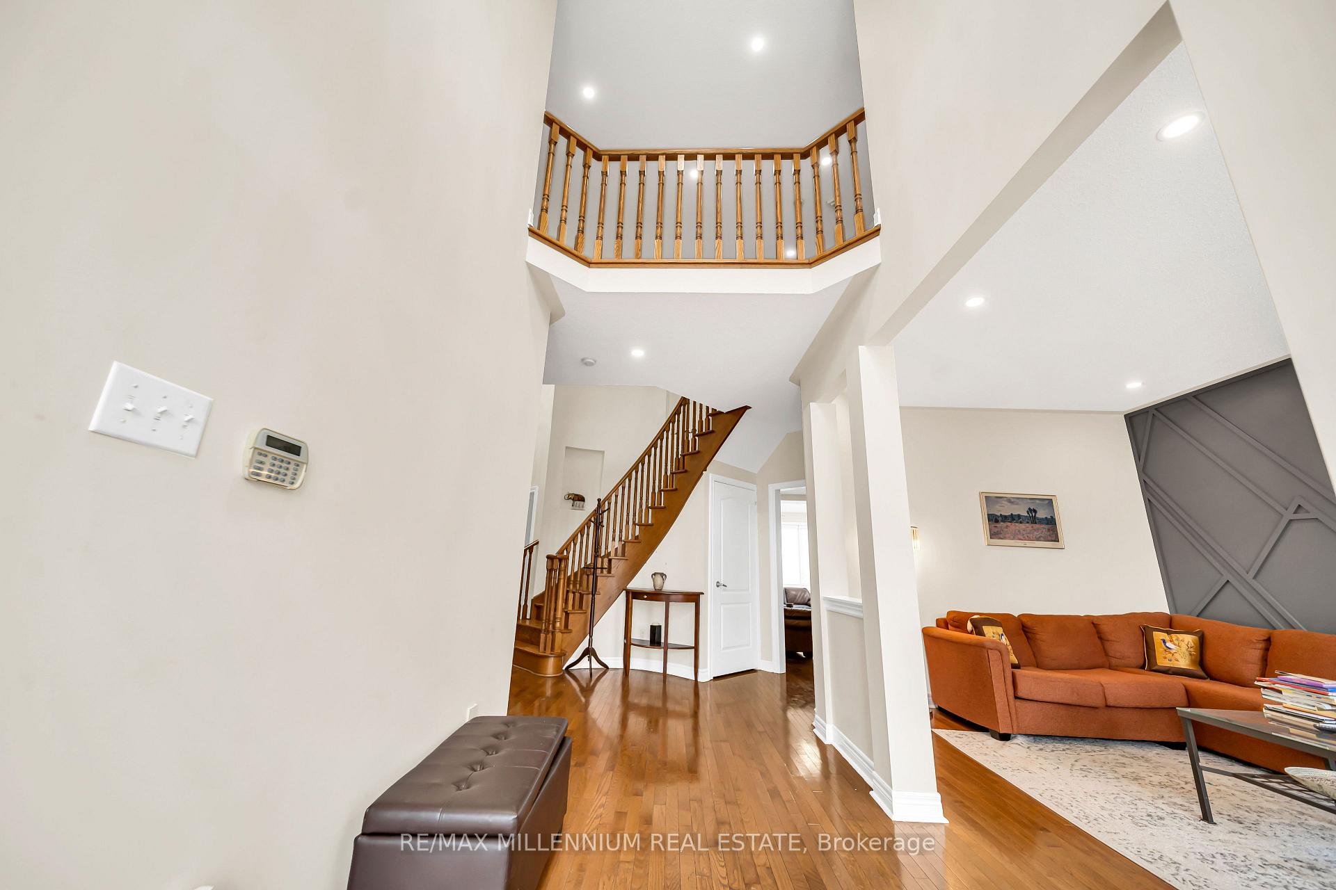 Photo 5 of 161 Julia Valentia Avenue, Vaughan, Sonoma Heights — HOMEH