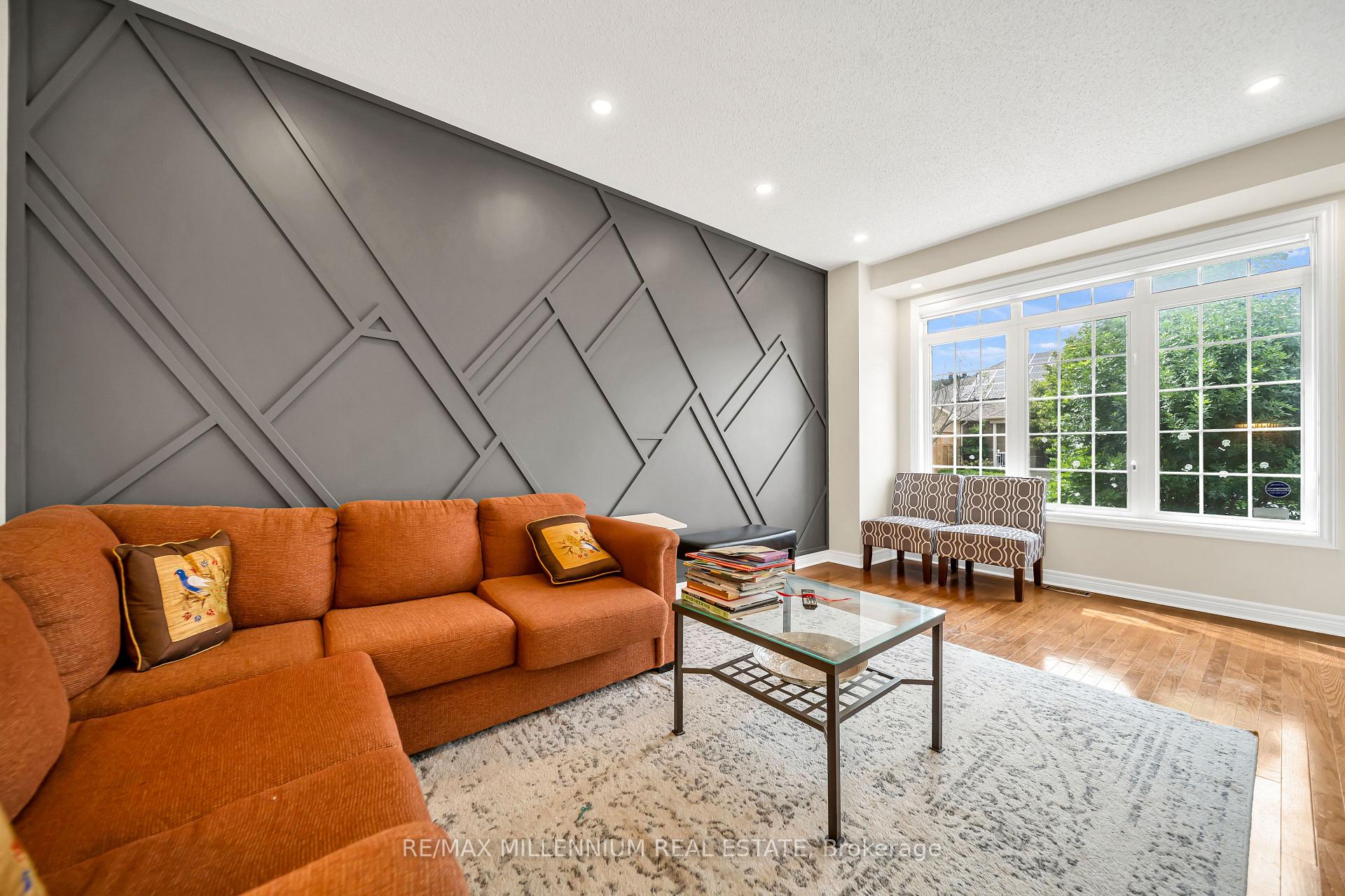 Photo 8 of 161 Julia Valentia Avenue, Vaughan, Sonoma Heights — HOMEH