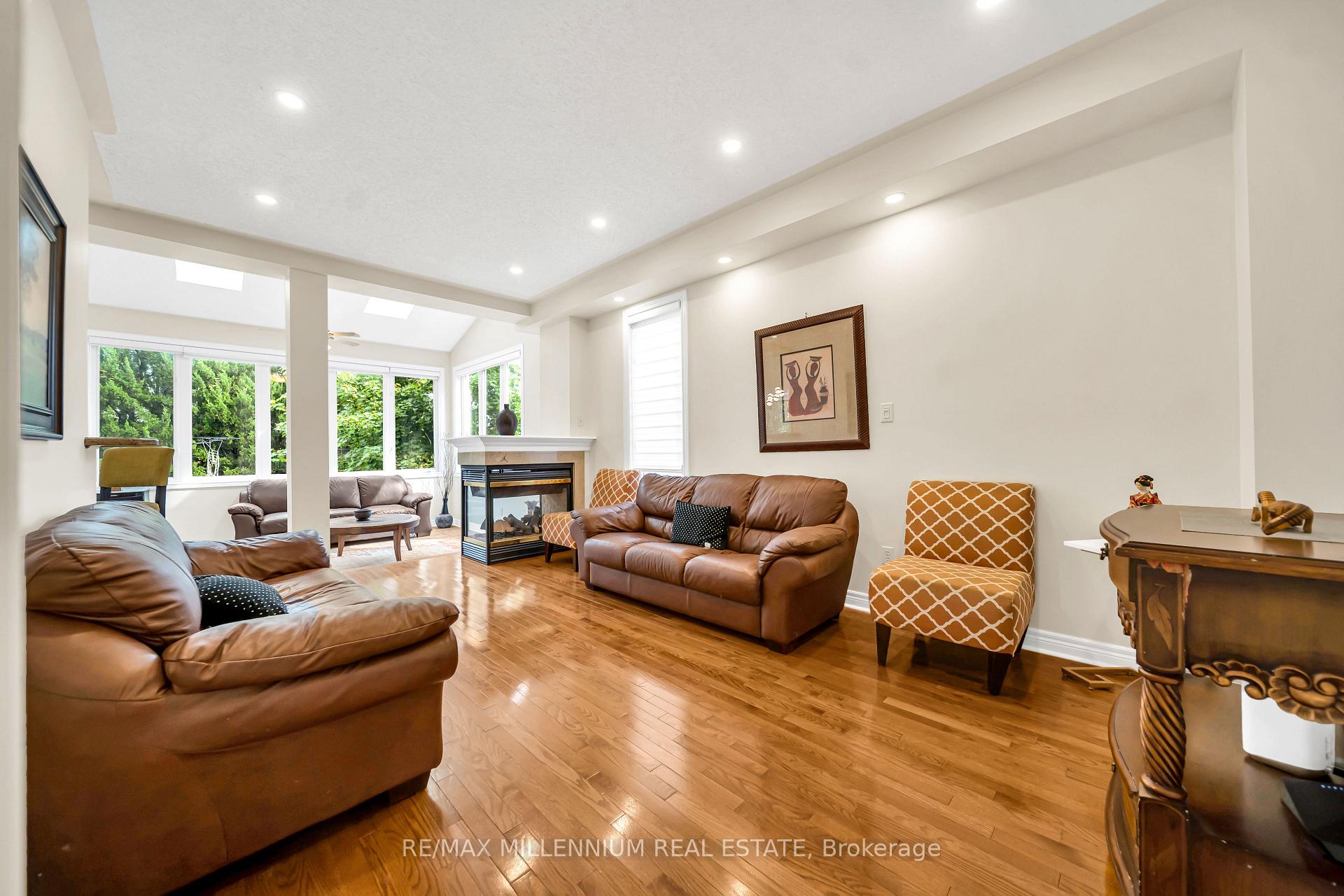 Photo 11 of 161 Julia Valentia Avenue, Vaughan, Sonoma Heights — HOMEH