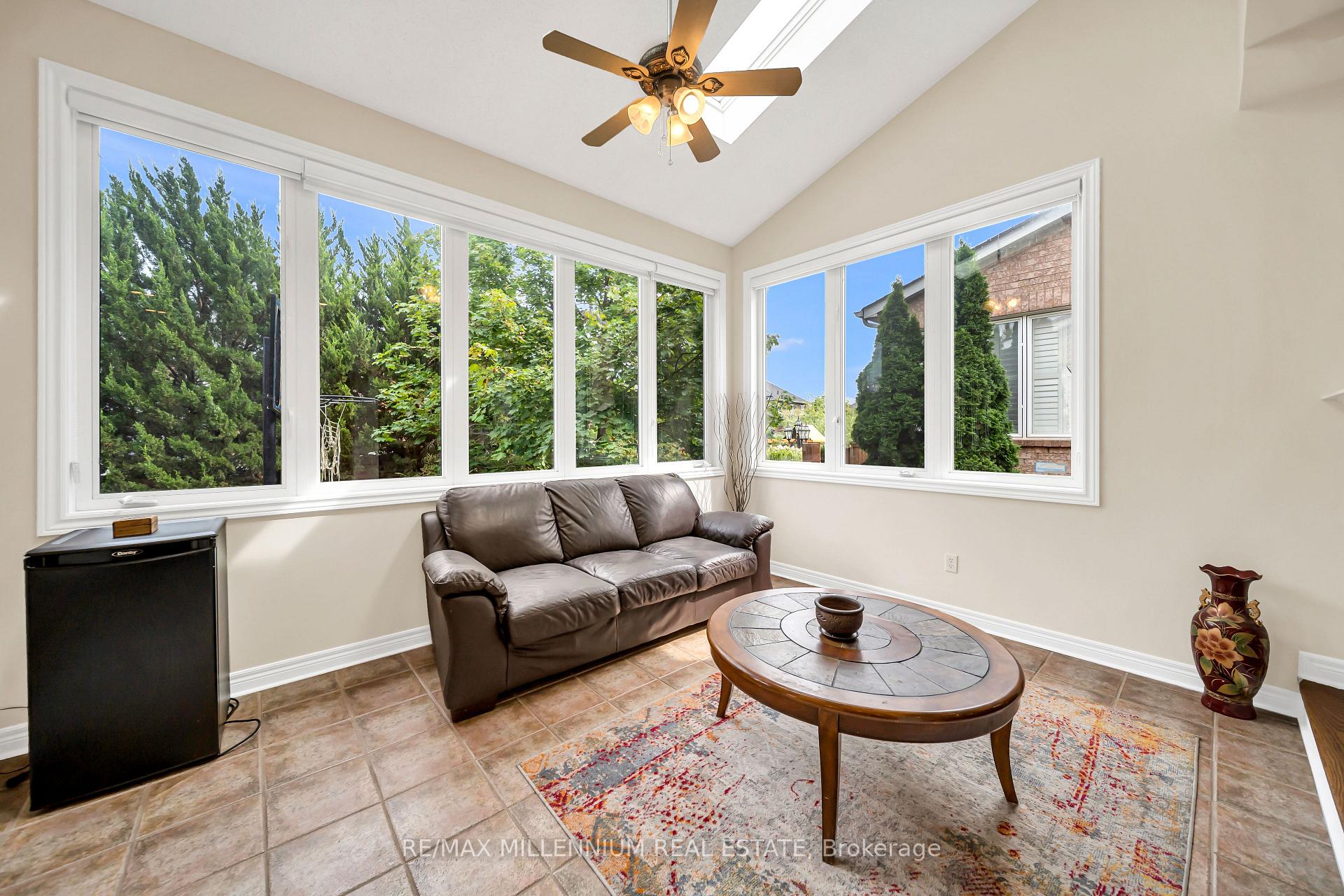 Photo 12 of 161 Julia Valentia Avenue, Vaughan, Sonoma Heights — HOMEH