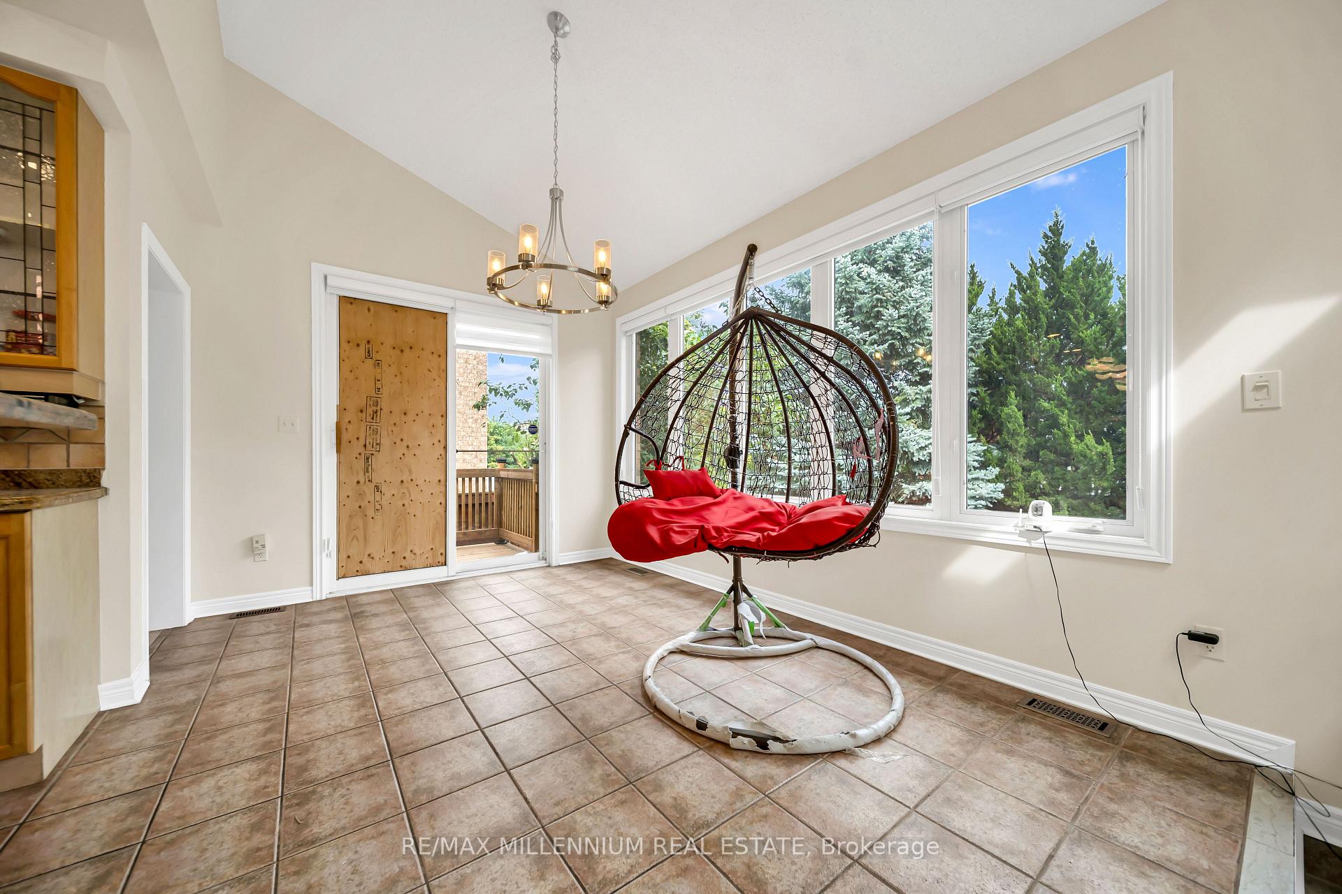 Photo 13 of 161 Julia Valentia Avenue, Vaughan, Sonoma Heights — HOMEH
