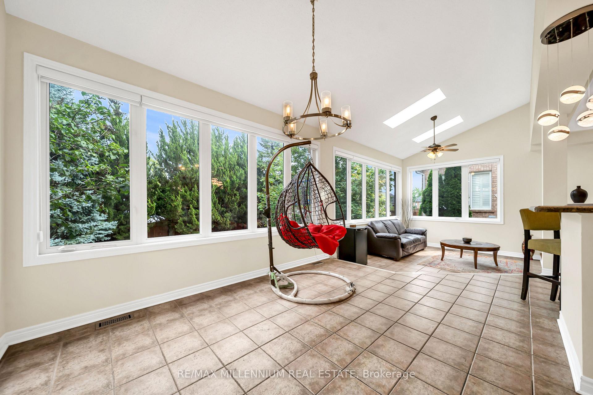 Photo 17 of 161 Julia Valentia Avenue, Vaughan, Sonoma Heights — HOMEH
