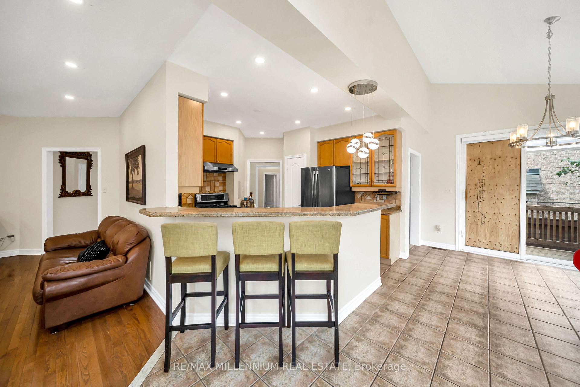 Photo 18 of 161 Julia Valentia Avenue, Vaughan, Sonoma Heights — HOMEH