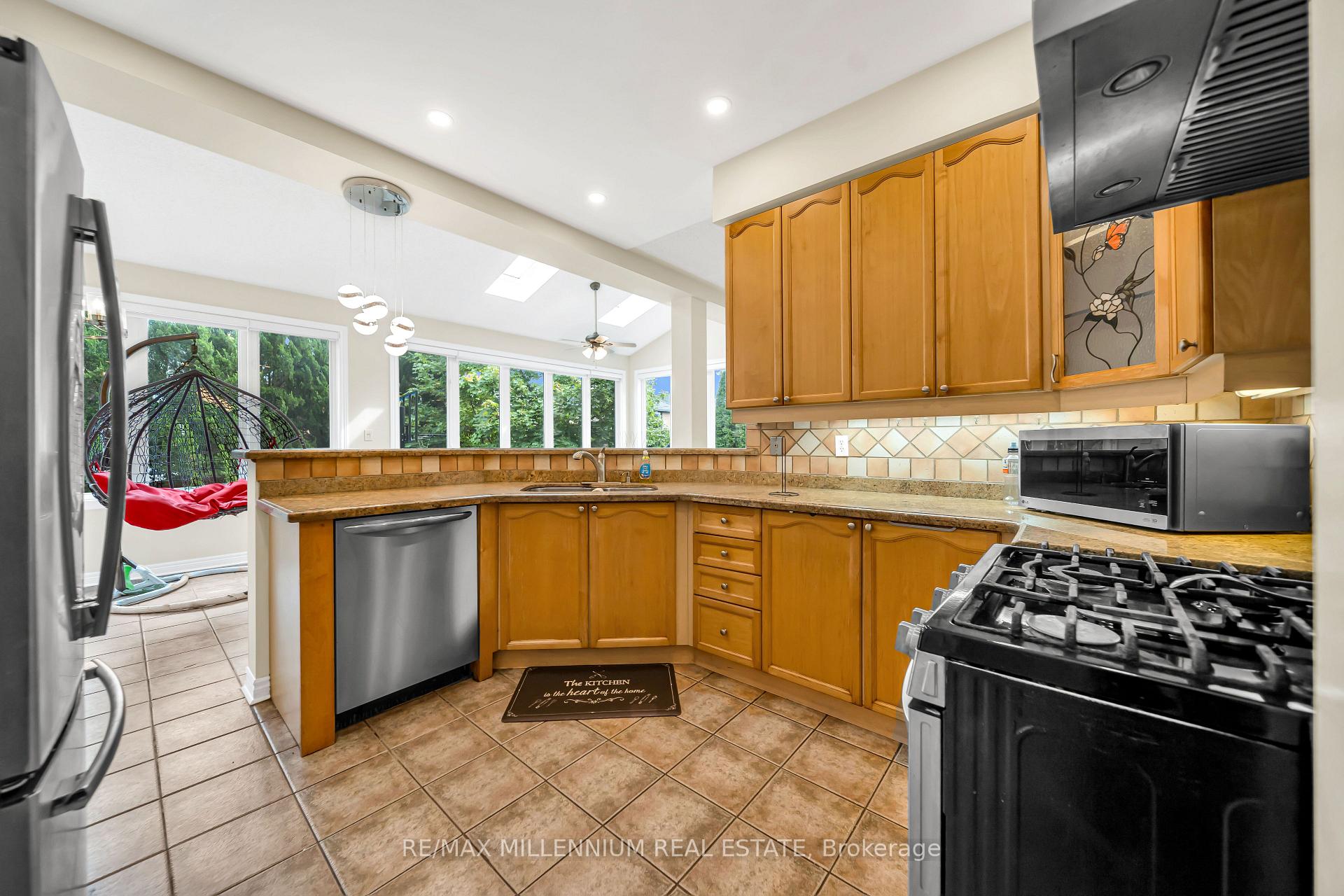 Photo 19 of 161 Julia Valentia Avenue, Vaughan, Sonoma Heights — HOMEH