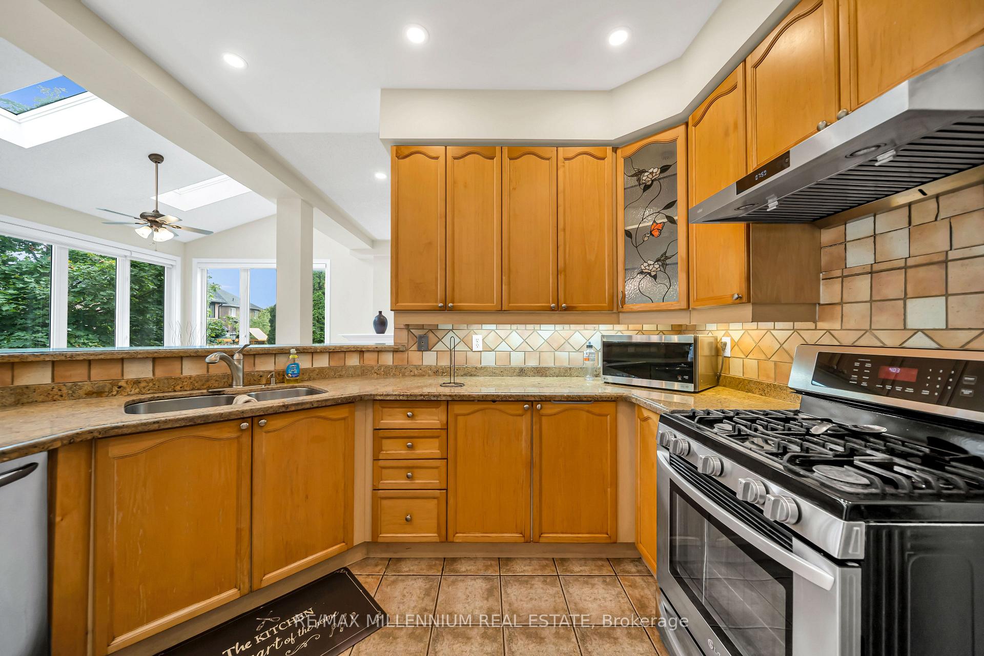 Photo 20 of 161 Julia Valentia Avenue, Vaughan, Sonoma Heights — HOMEH