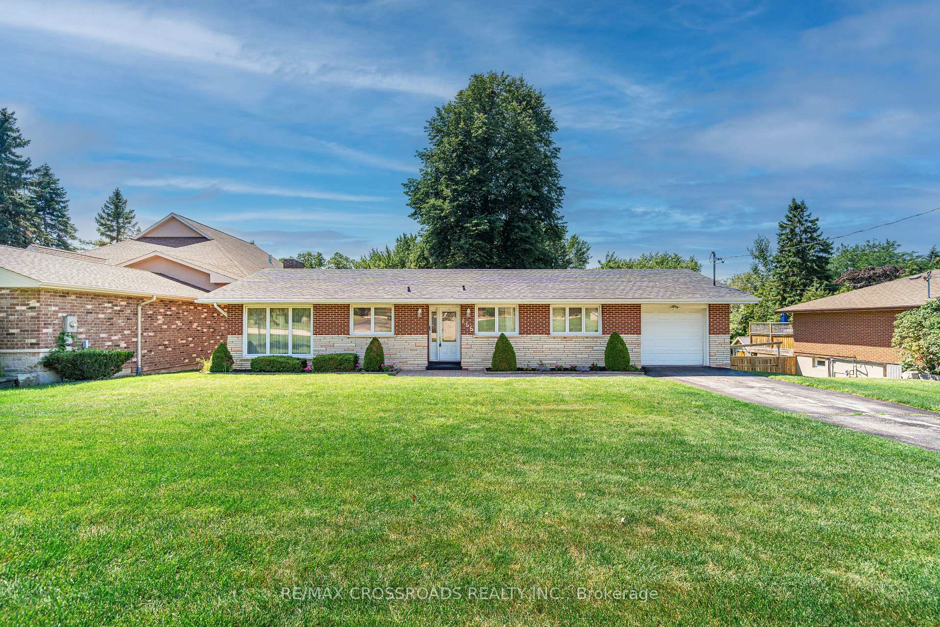 Photo 1 of 166 Elizabeth Crescent N, Whitby, Blue Grass Meadows — HOMEH