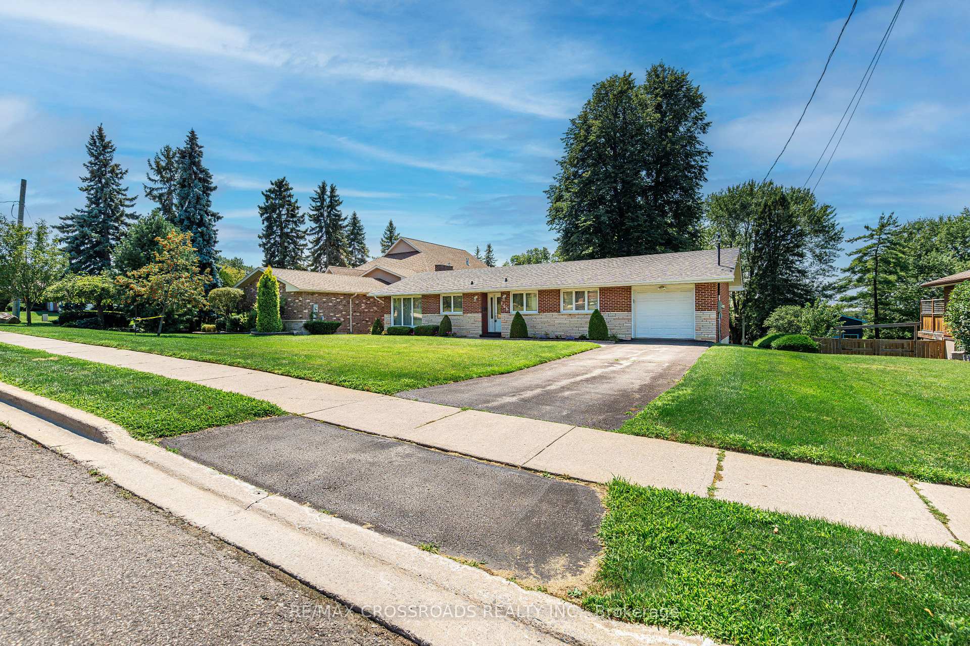Photo 6 of 166 Elizabeth Crescent N, Whitby, Blue Grass Meadows — HOMEH