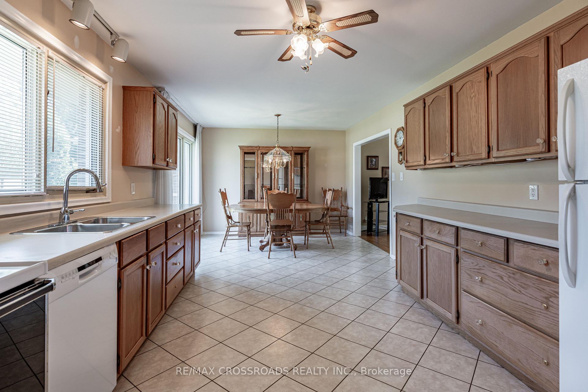 Photo 14 of 166 Elizabeth Crescent N, Whitby, Blue Grass Meadows — HOMEH