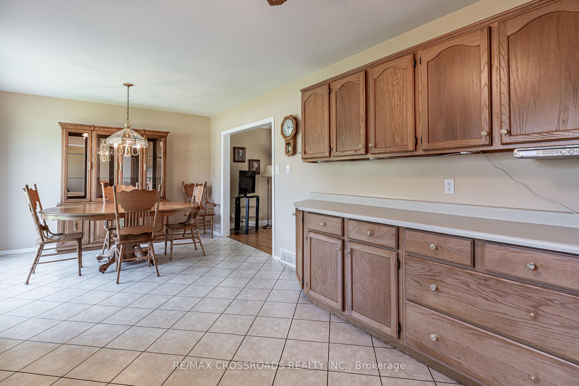 Photo 5 of 166 Elizabeth Crescent N, Whitby, Blue Grass Meadows — HOMEH