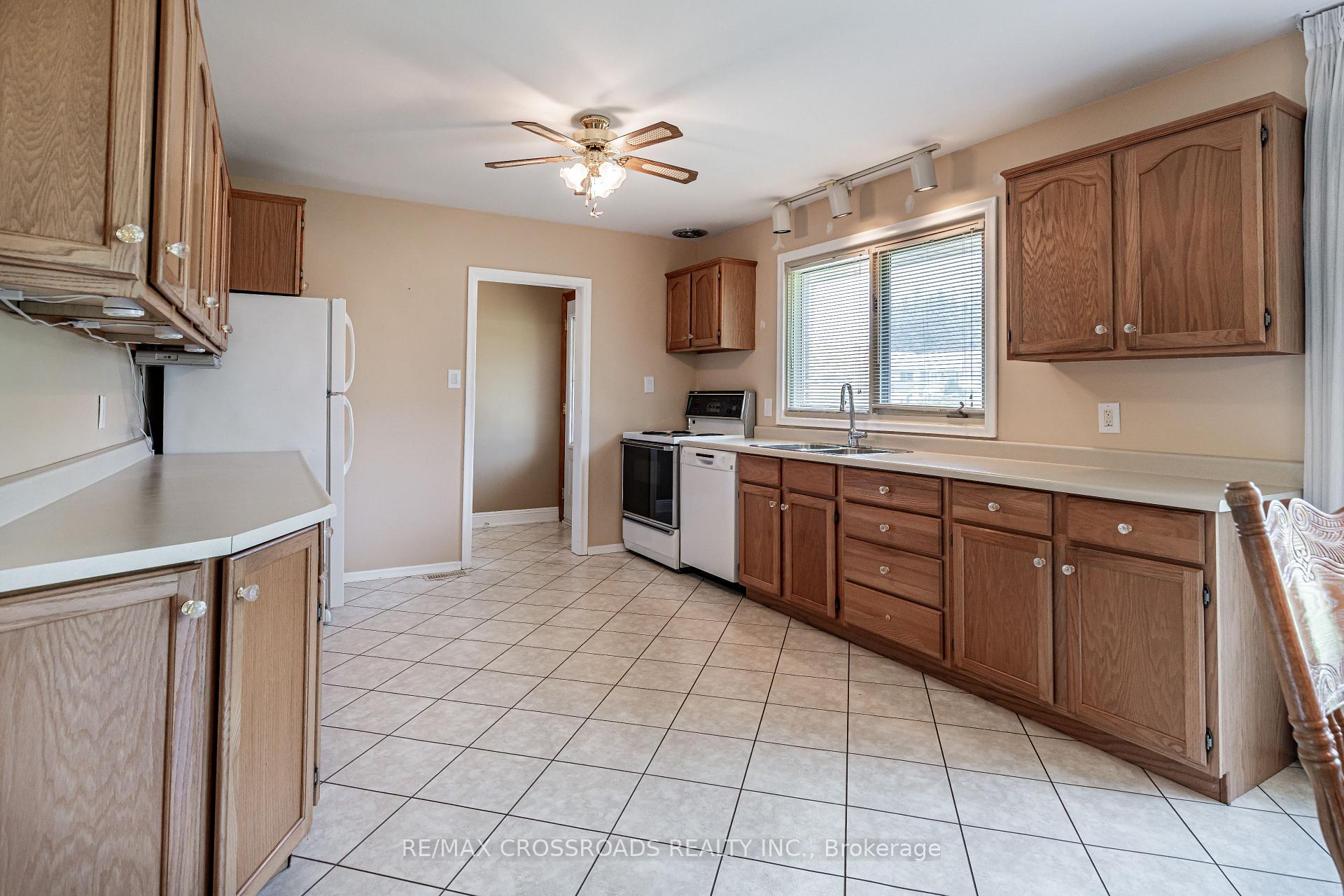 Photo 13 of 166 Elizabeth Crescent N, Whitby, Blue Grass Meadows — HOMEH