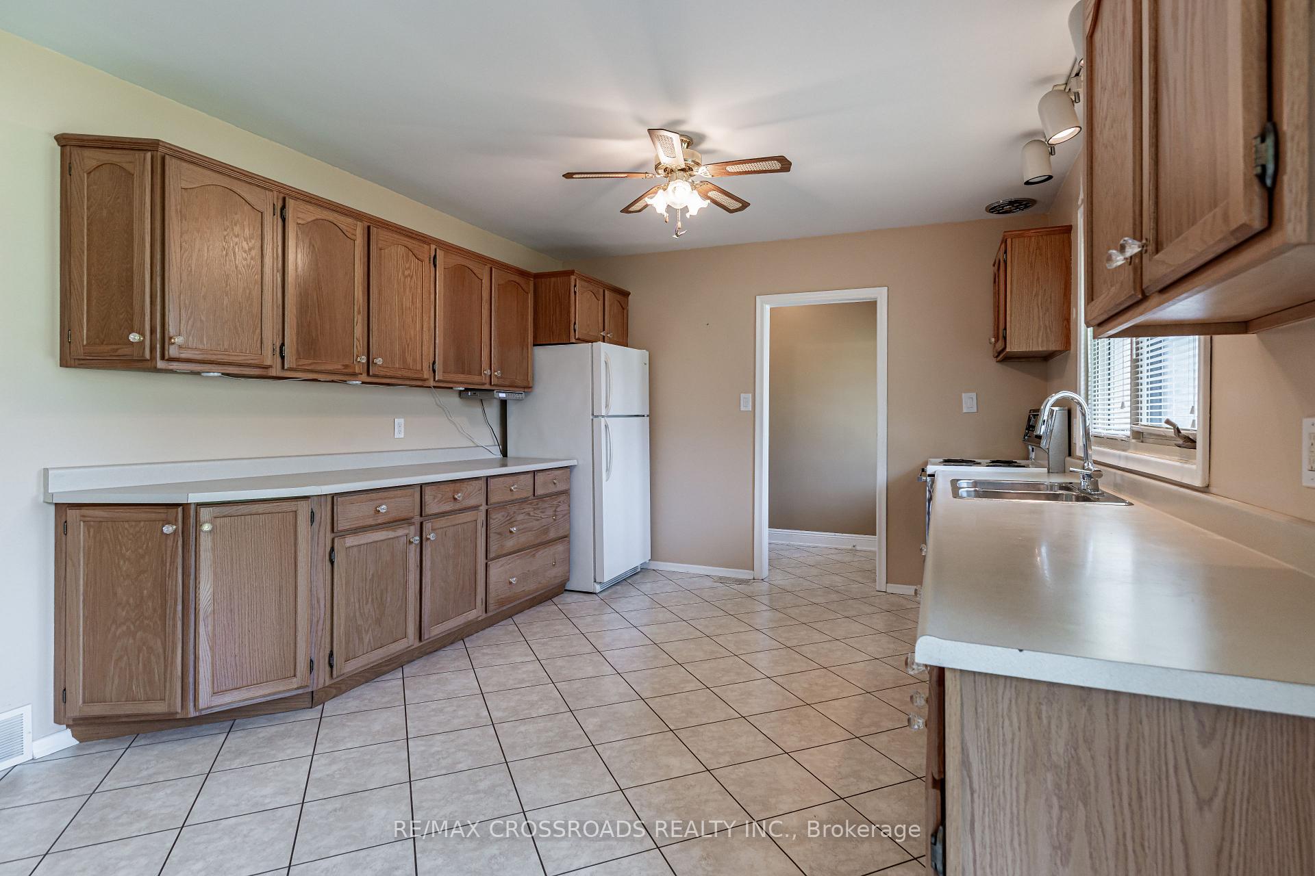 Photo 20 of 166 Elizabeth Crescent N, Whitby, Blue Grass Meadows — HOMEH