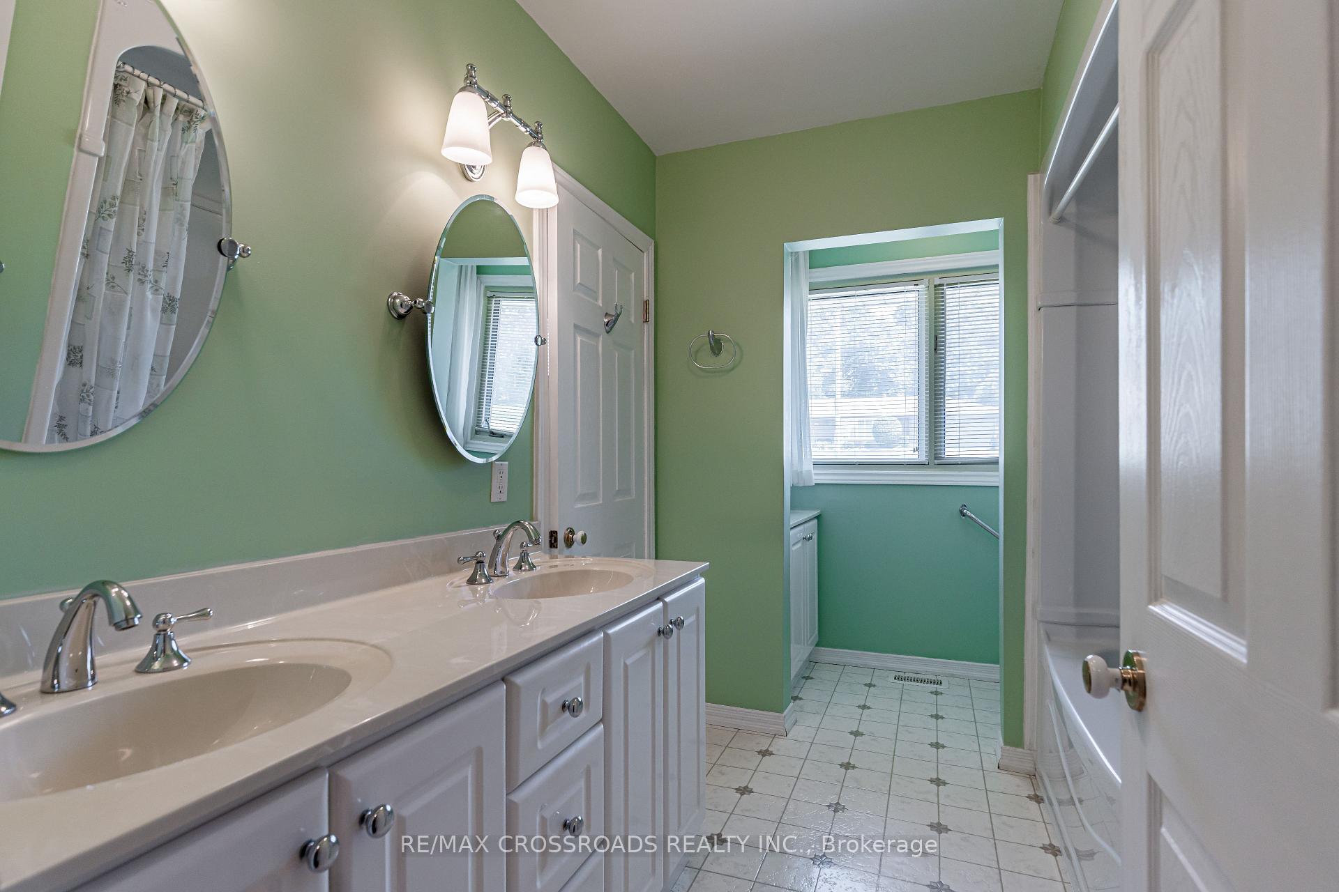 Photo 32 of 166 Elizabeth Crescent N, Whitby, Blue Grass Meadows — HOMEH