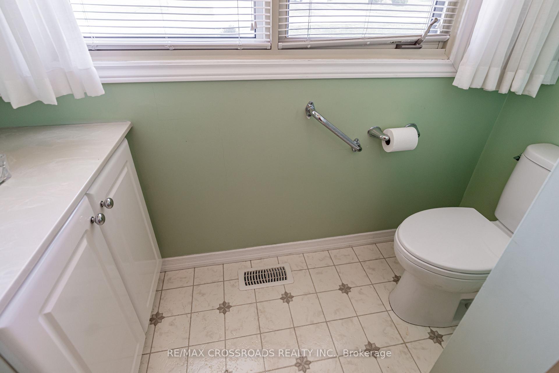 Photo 39 of 166 Elizabeth Crescent N, Whitby, Blue Grass Meadows — HOMEH