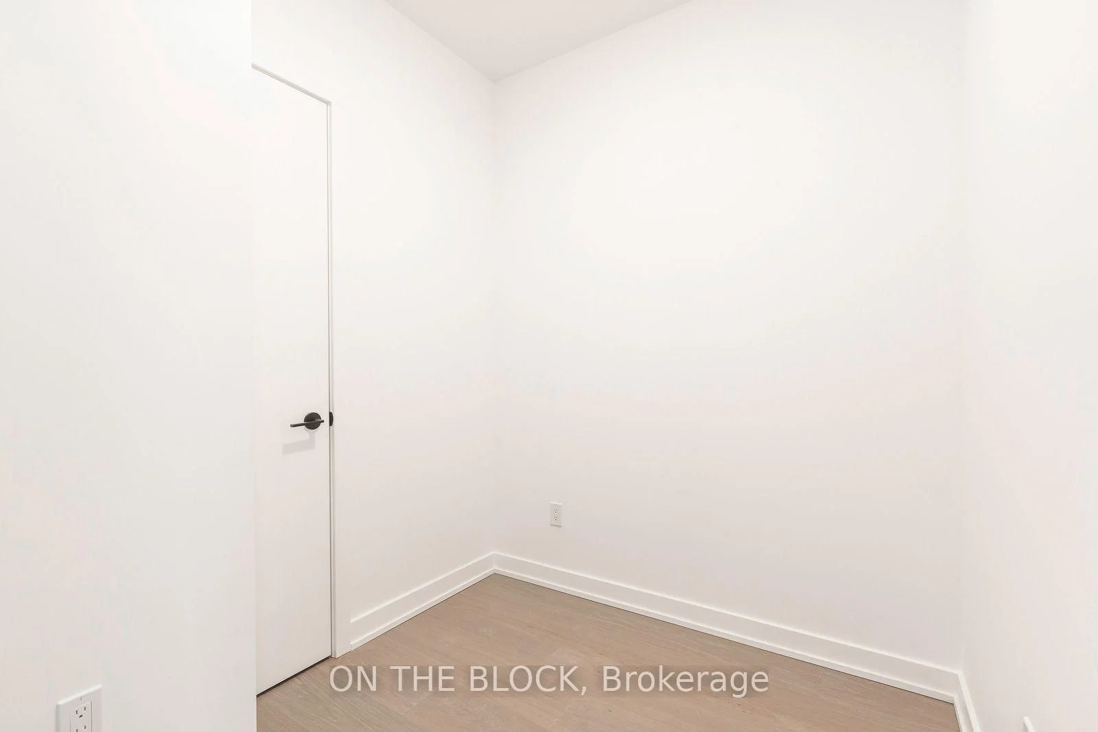Photo 3 of Unit 830, 91 Montclair Avenue, Toronto, Forest Hill South — HOMEH