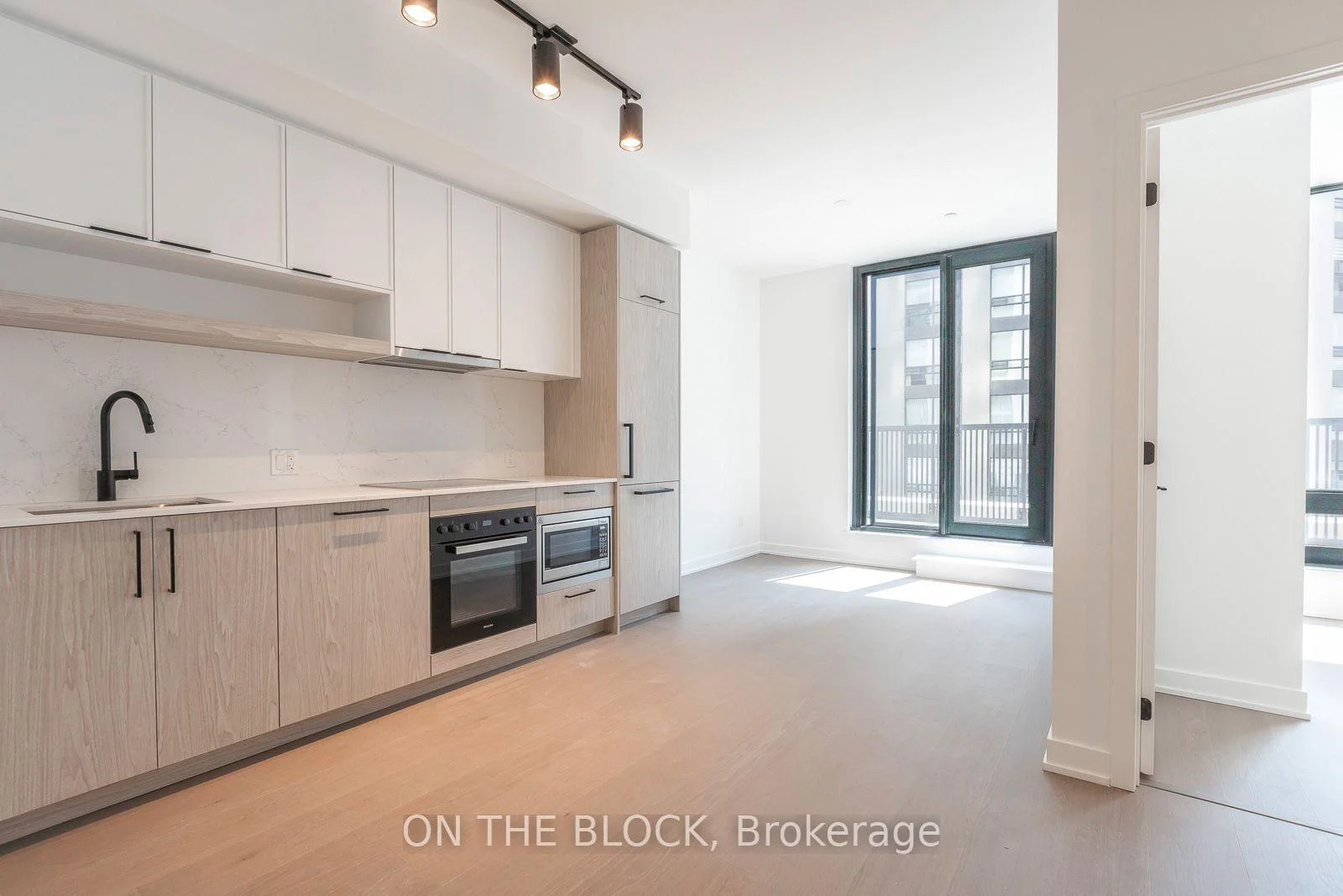 Photo 5 of Unit 830, 91 Montclair Avenue, Toronto, Forest Hill South — HOMEH