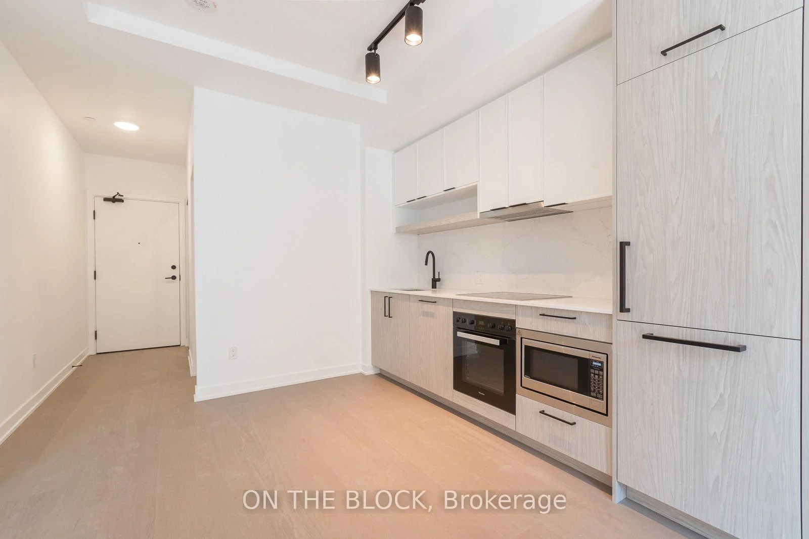 Photo 8 of Unit 830, 91 Montclair Avenue, Toronto, Forest Hill South — HOMEH