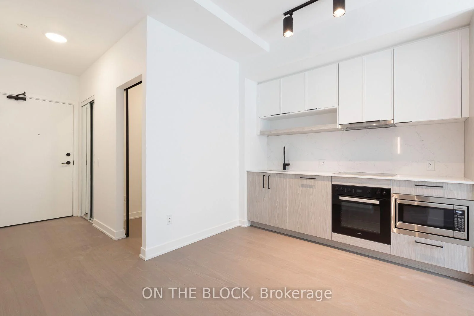 Photo 9 of Unit 830, 91 Montclair Avenue, Toronto, Forest Hill South — HOMEH
