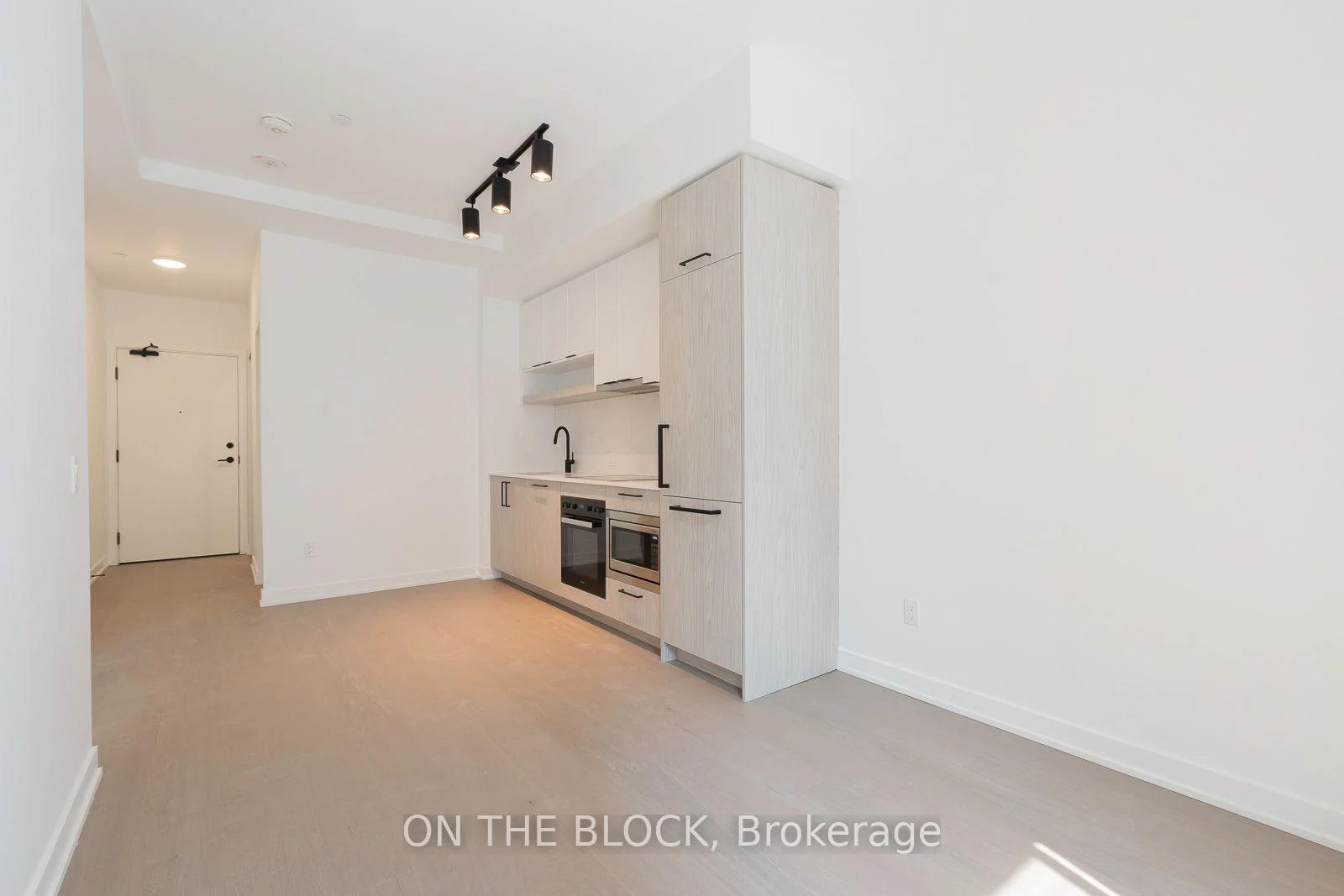 Photo 12 of Unit 830, 91 Montclair Avenue, Toronto, Forest Hill South — HOMEH