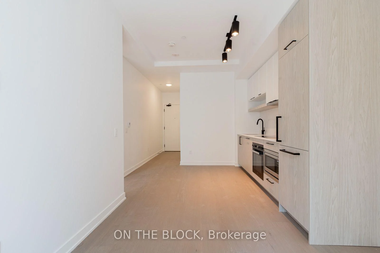 Photo 13 of Unit 830, 91 Montclair Avenue, Toronto, Forest Hill South — HOMEH
