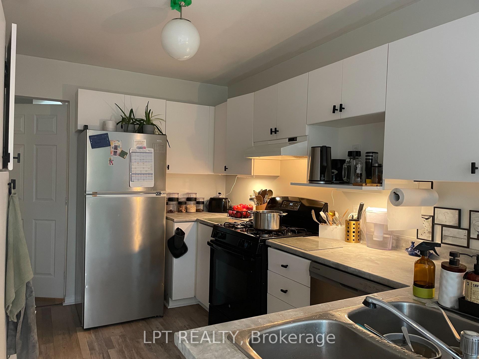 Photo 16 of 41 Highmont Court, Ottawa, Kanata - Kanata Lakes/Heritage Hills — HOMEH