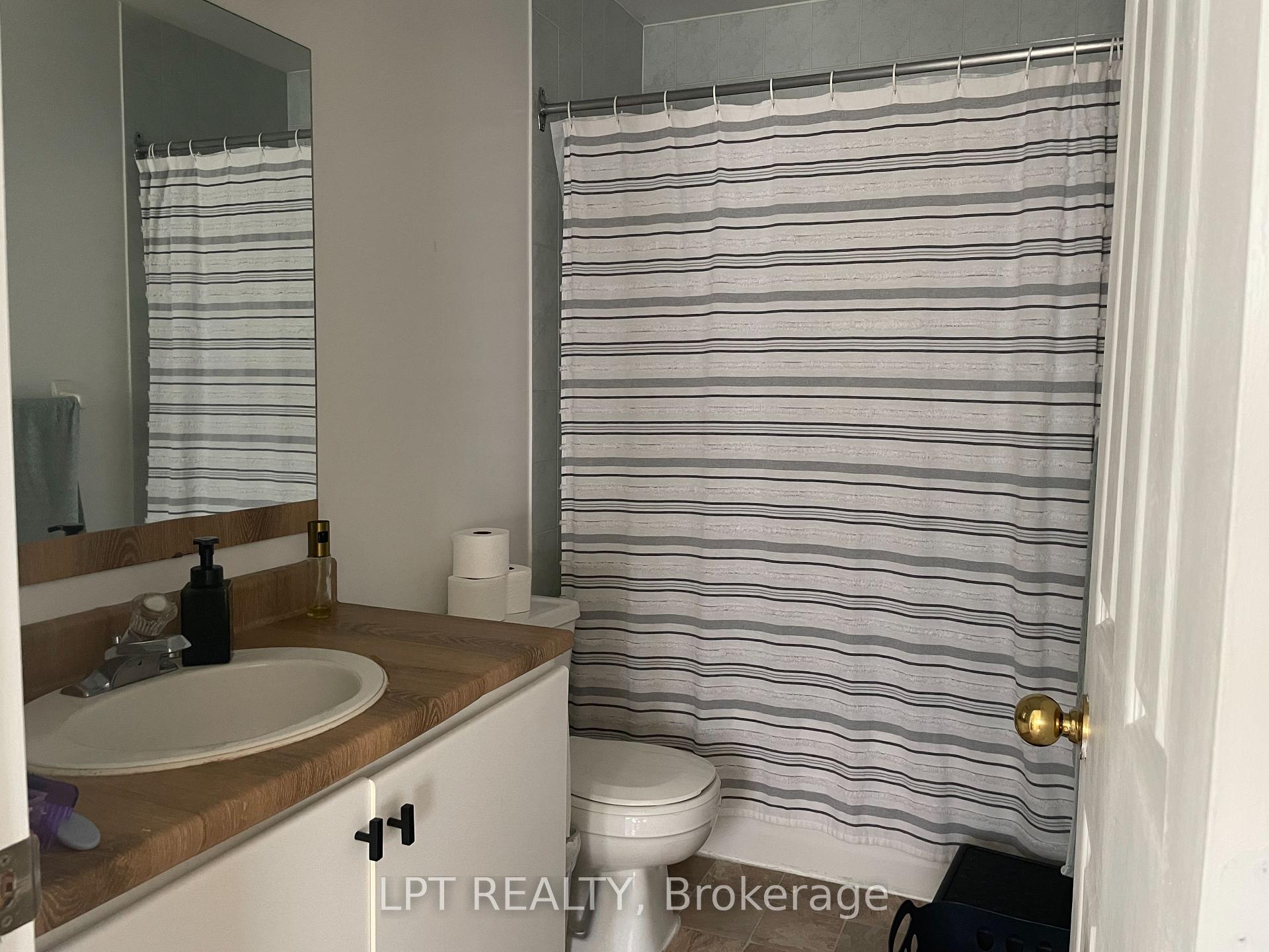 Photo 18 of 41 Highmont Court, Ottawa, Kanata - Kanata Lakes/Heritage Hills — HOMEH