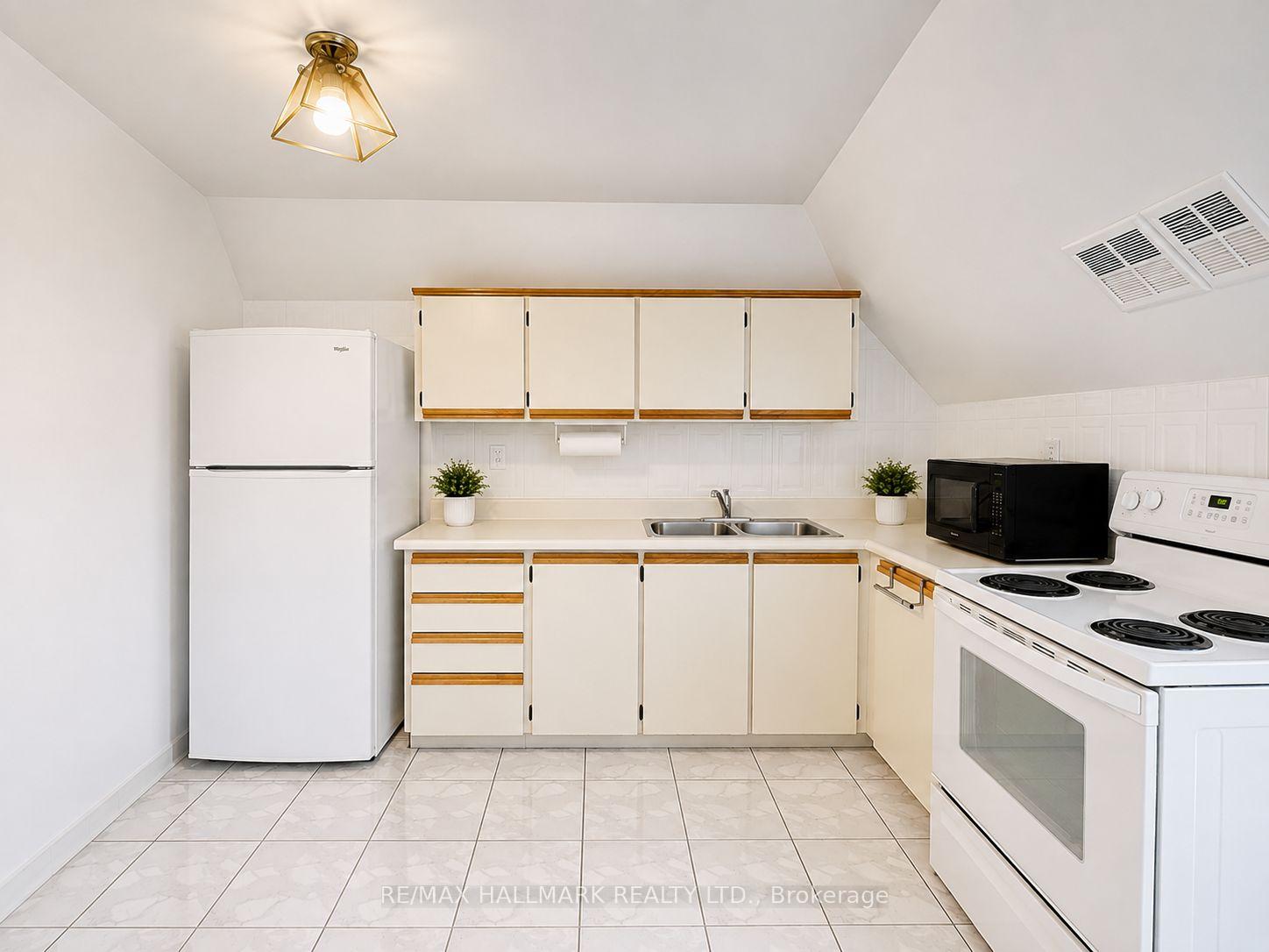 Photo 15 of Unit Apt 3, 338 Vaughan Road, Toronto, Humewood-Cedarvale — HOMEH