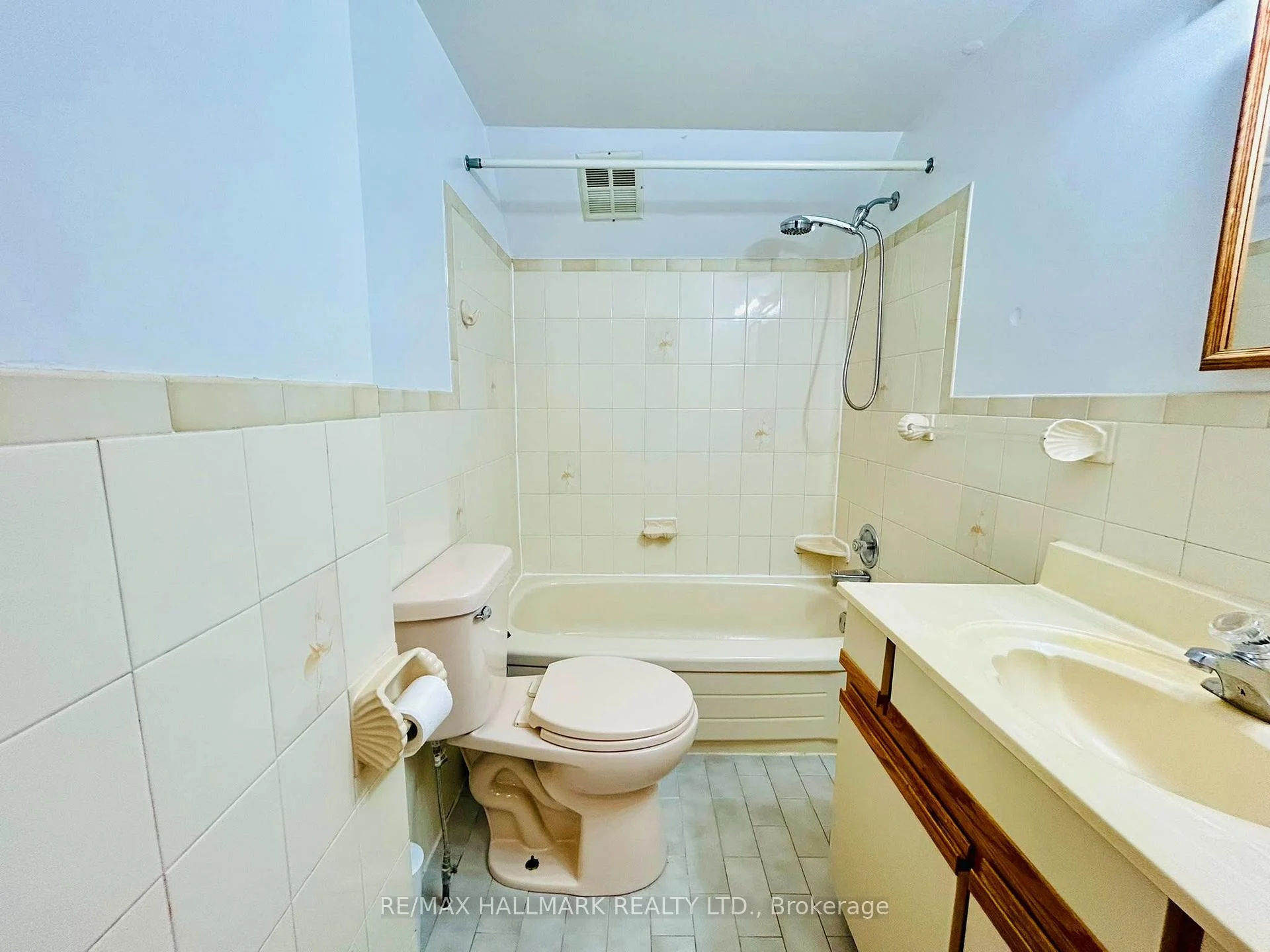 Photo 16 of Unit Apt 3, 338 Vaughan Road, Toronto, Humewood-Cedarvale — HOMEH
