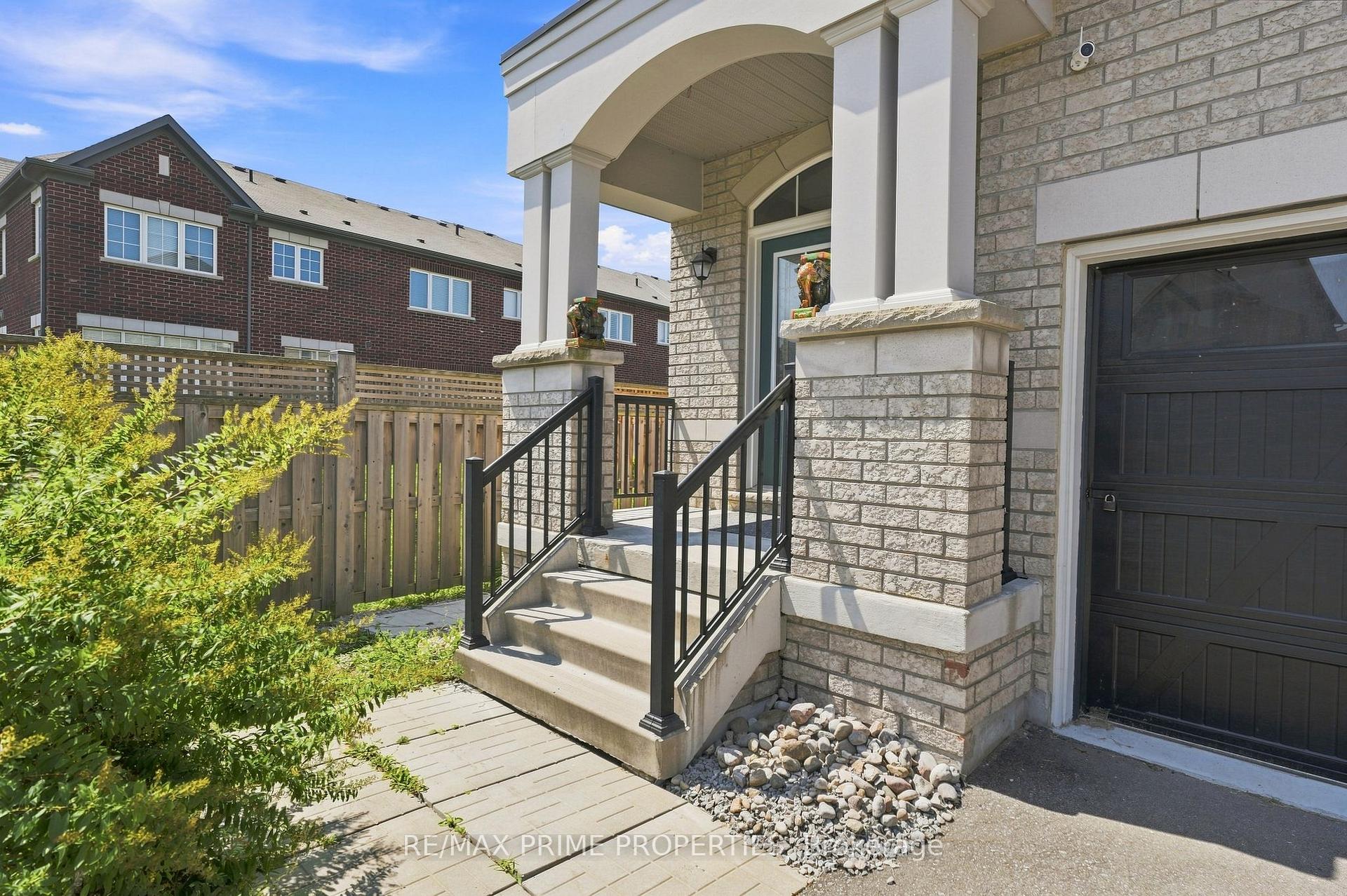 Photo 2 of 1469 Farrow Crescent, Innisfil, Rural Innisfil — HOMEH
