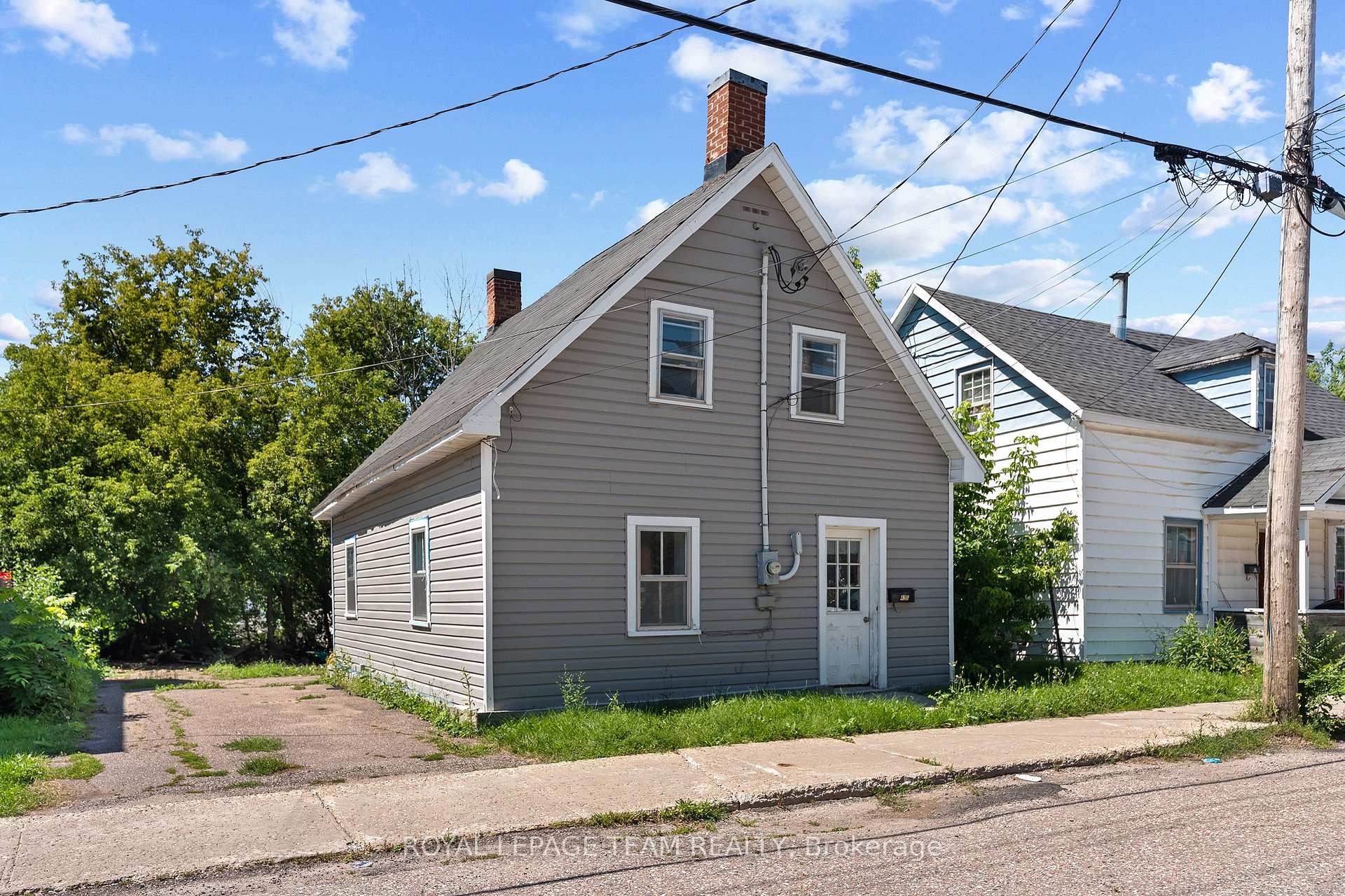 Photo of 42 Bonnechere Street S