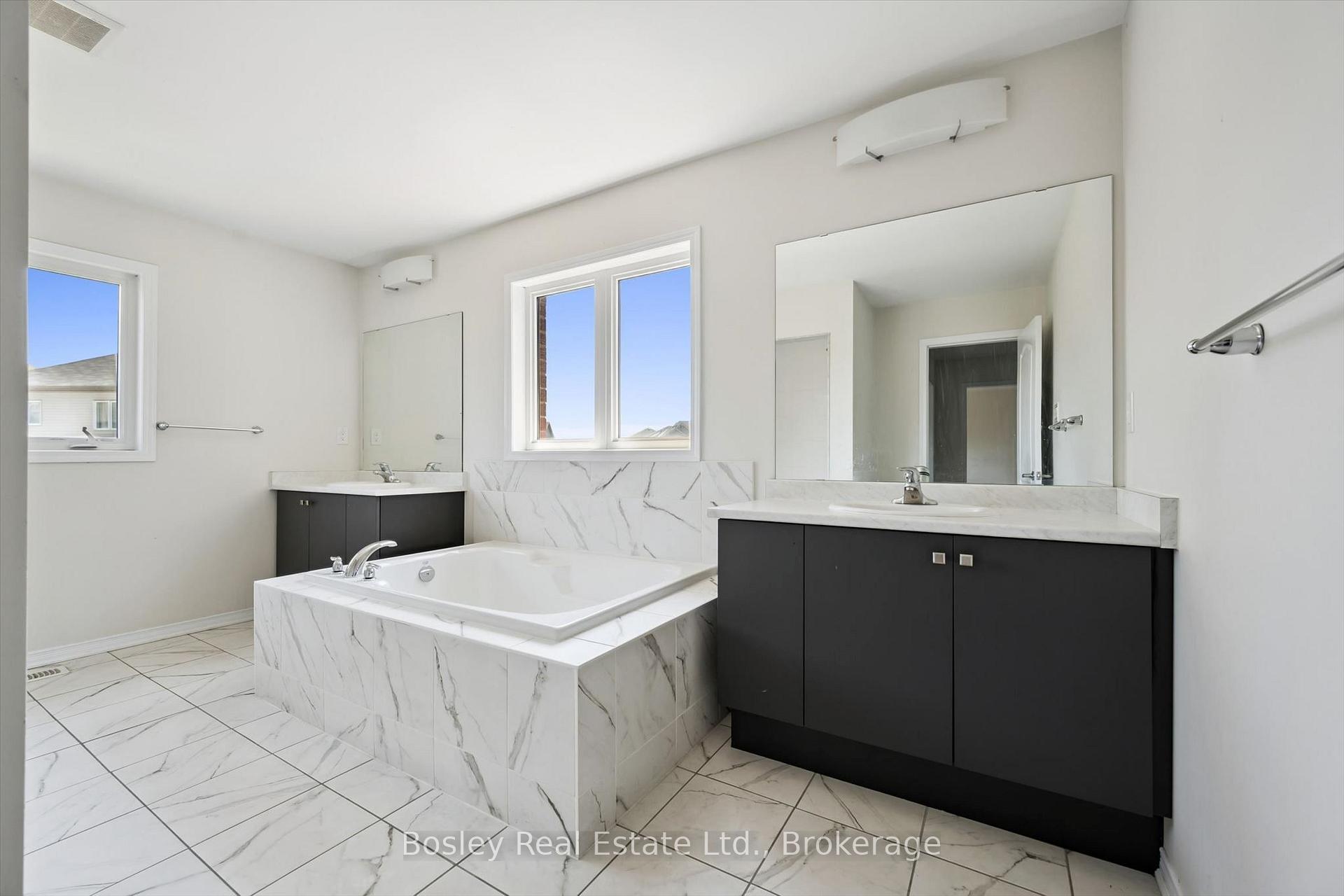 Photo 33 of 219 Dolman Street W, Woolwich, Breslau — HOMEH