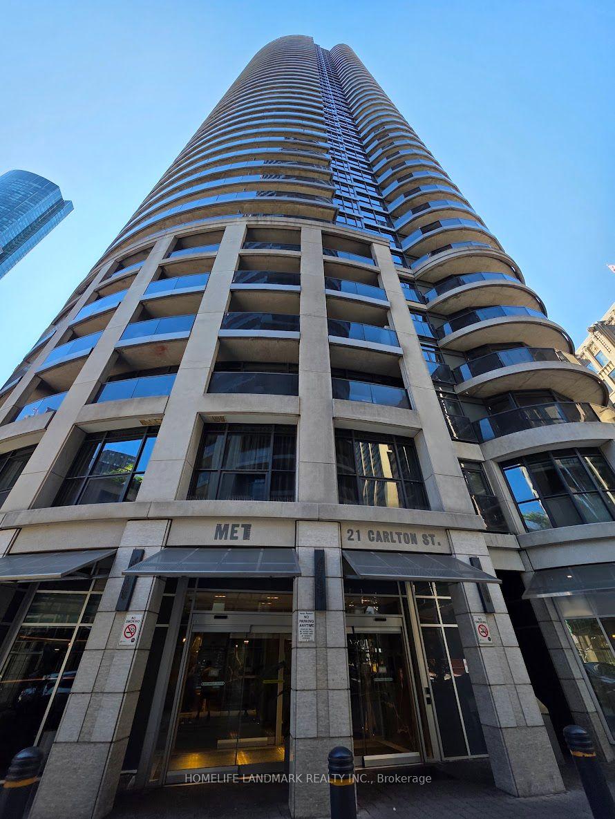 Front of Unit 1810, 21 Carlton Street