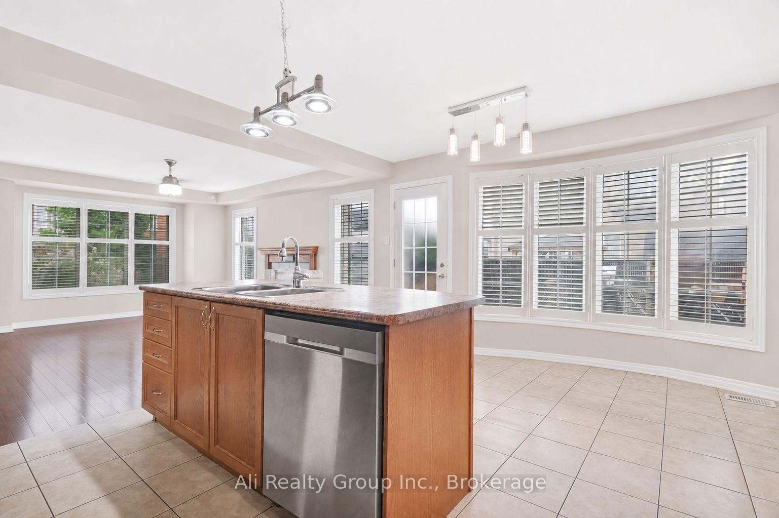 Photo 8 of 3022 Freshwater Way, Ottawa, Barrhaven - Half Moon Bay — HOMEH