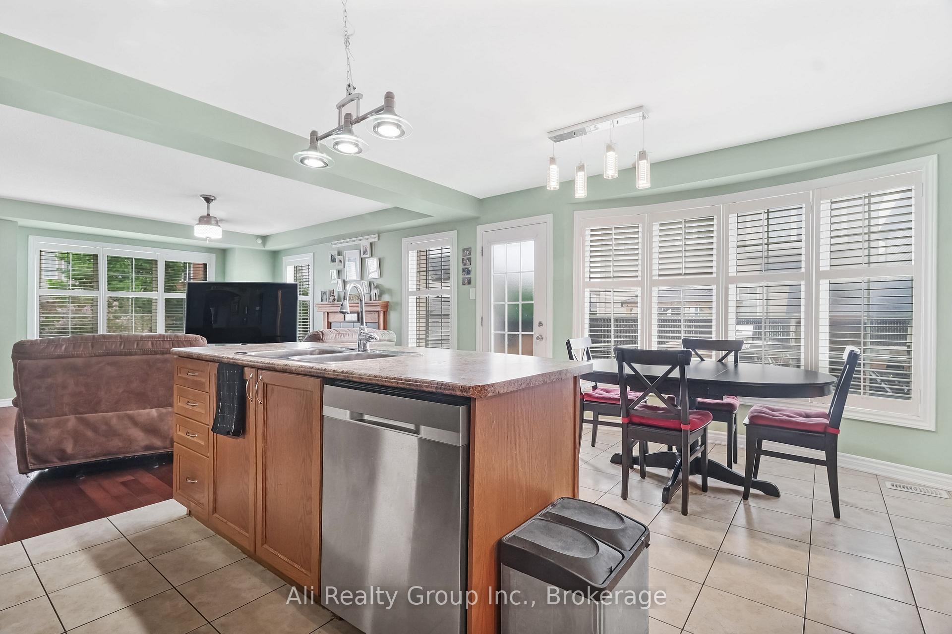 Photo 18 of 3022 Freshwater Way, Ottawa, Barrhaven - Half Moon Bay — HOMEH